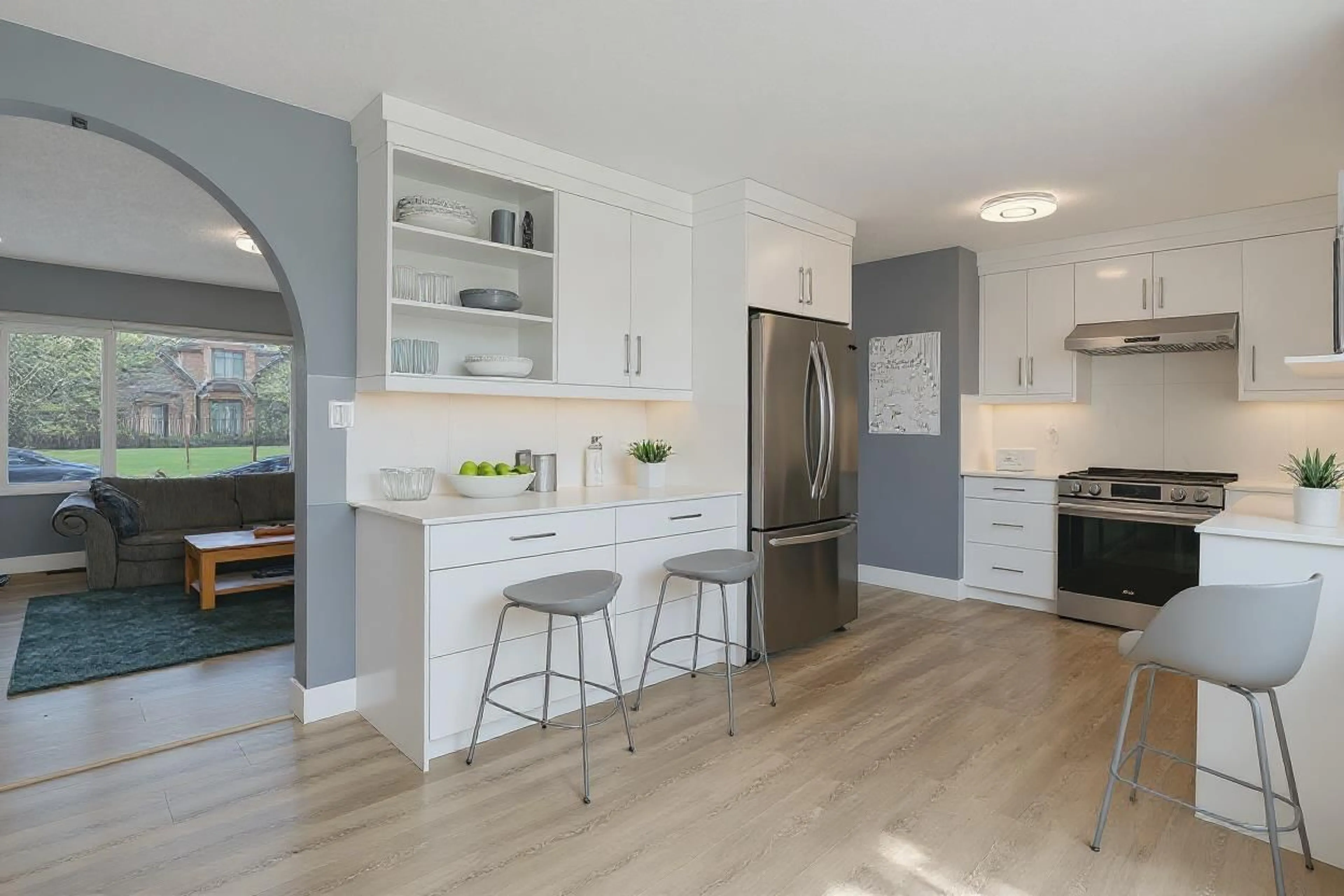 Open concept kitchen, unknown for 9024 123A, Surrey British Columbia V3V6K3