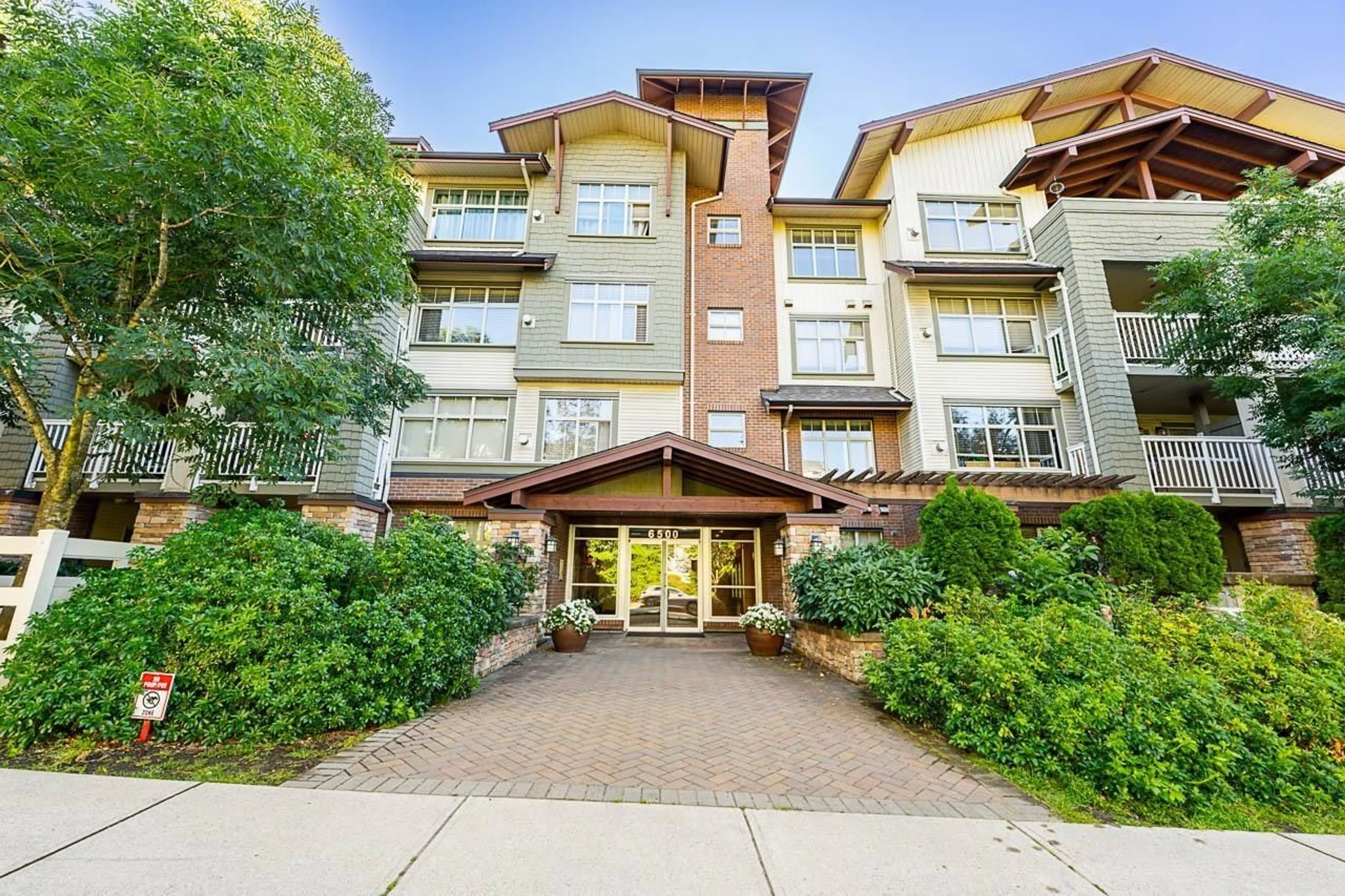 Indoor foyer for 201 - 6500 194, Surrey British Columbia V4N5X4