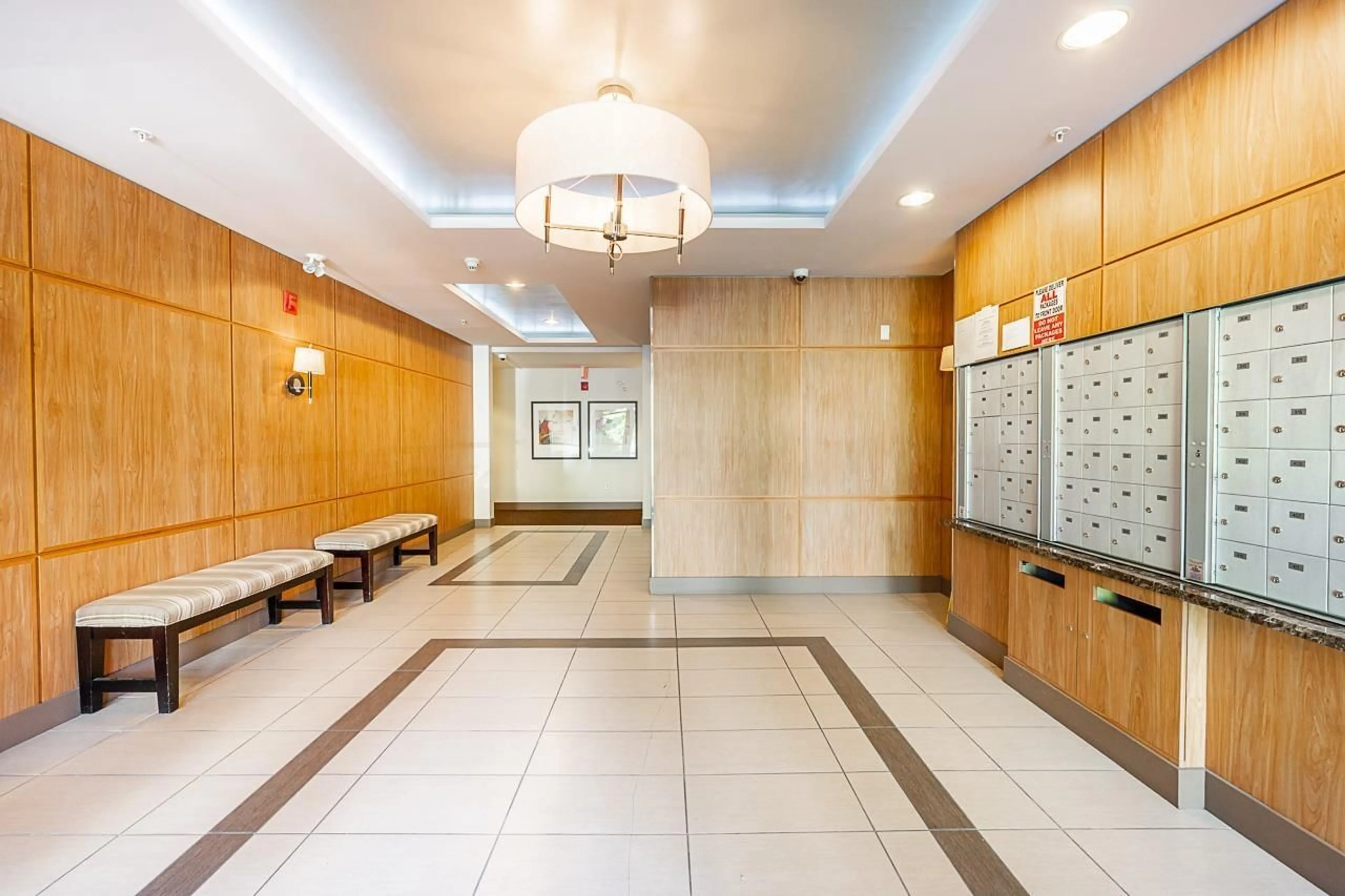 Lobby for 201 - 6500 194, Surrey British Columbia V4N5X4