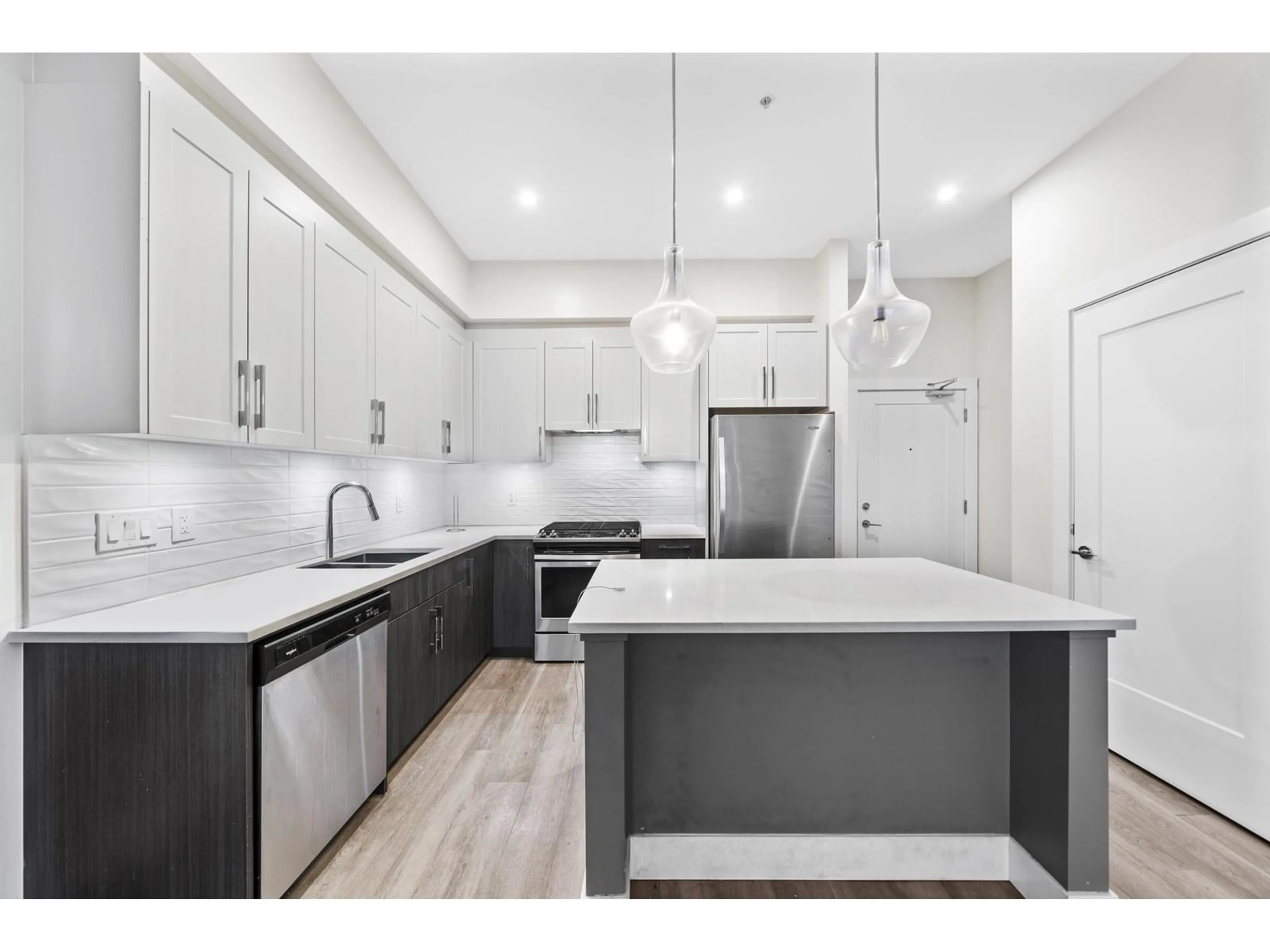 Open concept kitchen, unknown for 109 - 32838 VENTURA, Abbotsford British Columbia V2S0M5