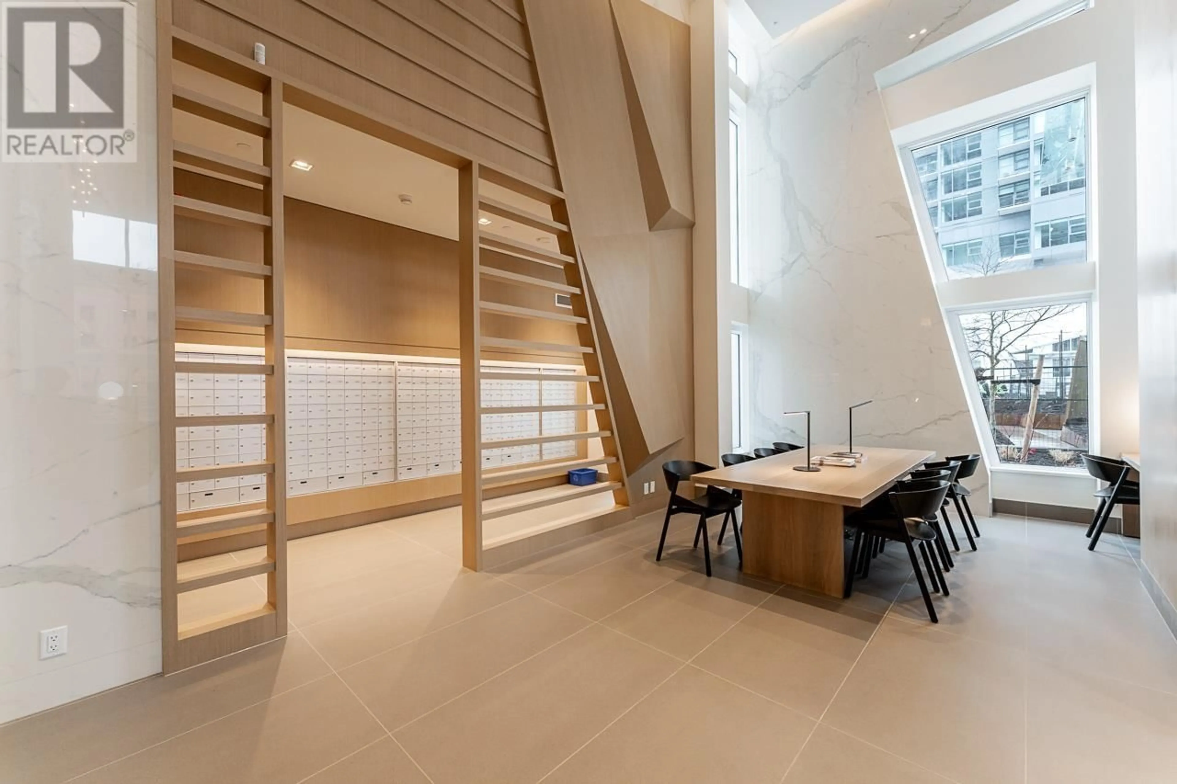 Indoor foyer for 1403 - 660 QUAYSIDE DRIVE, New Westminster British Columbia V3M0P1