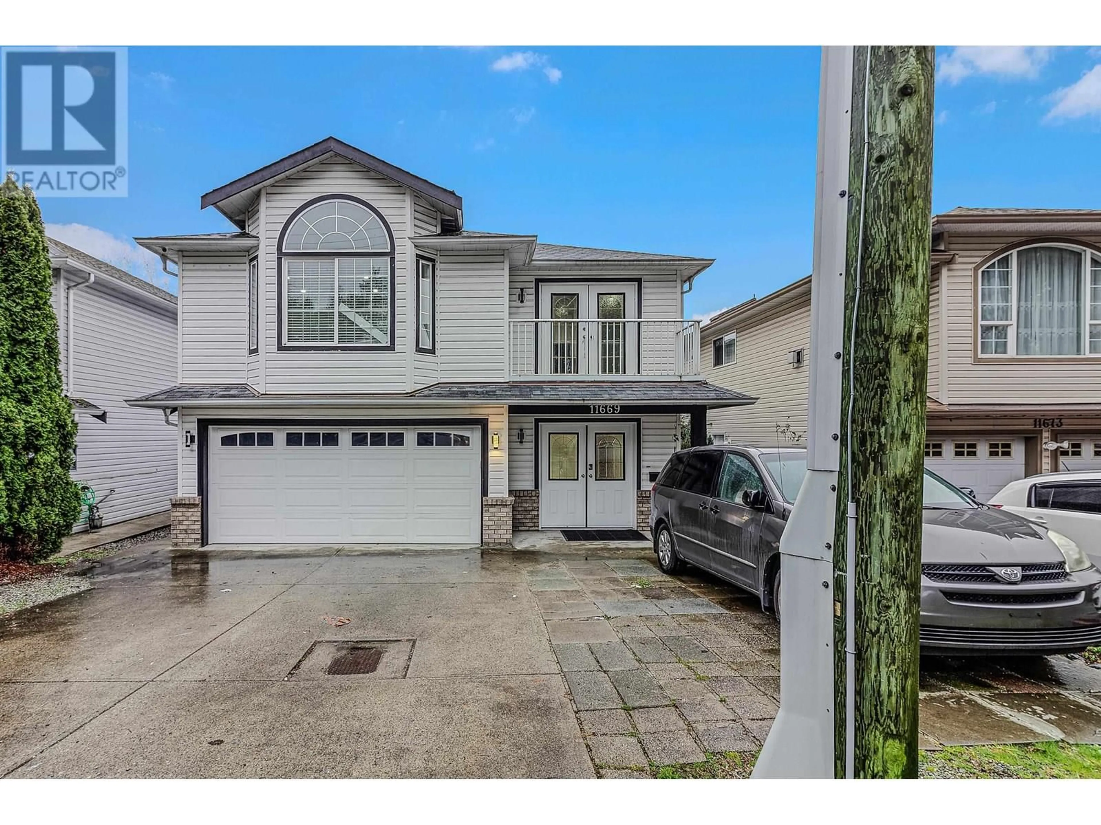 Home with vinyl exterior material, street for 11669 207 STREET, Maple Ridge British Columbia V2X1X2