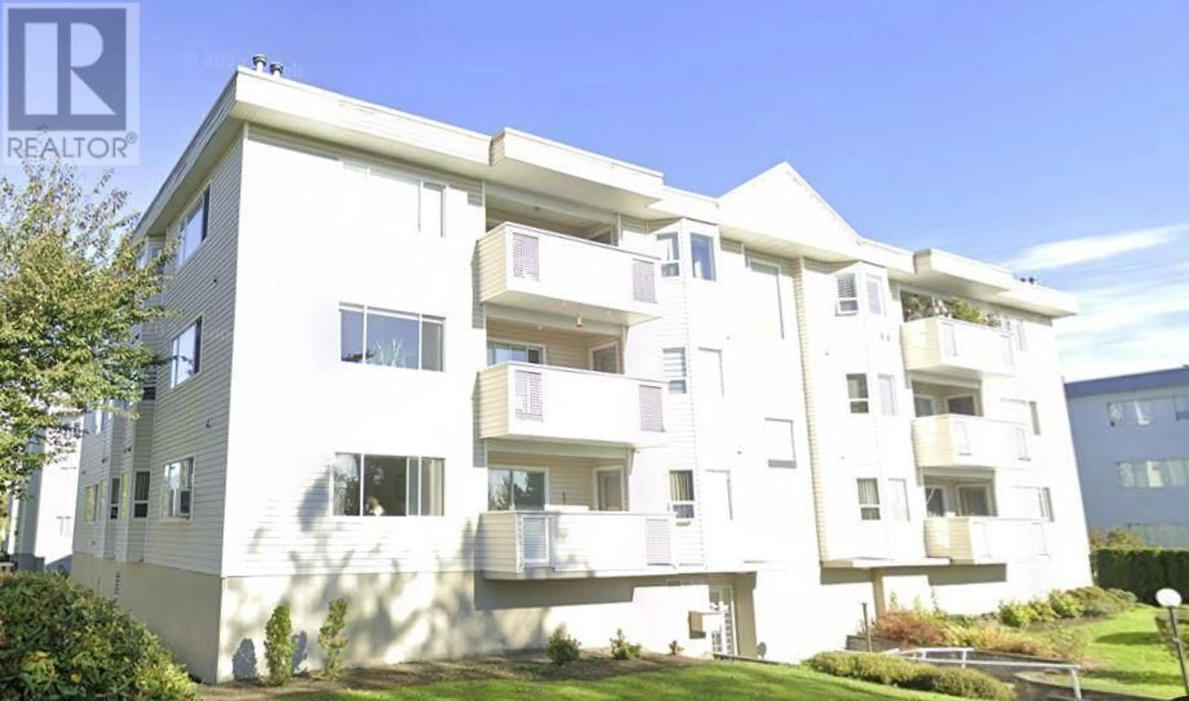 Patio, building for 101 - 22241 SELKIRK AVENUE, Maple Ridge British Columbia V2X2X4