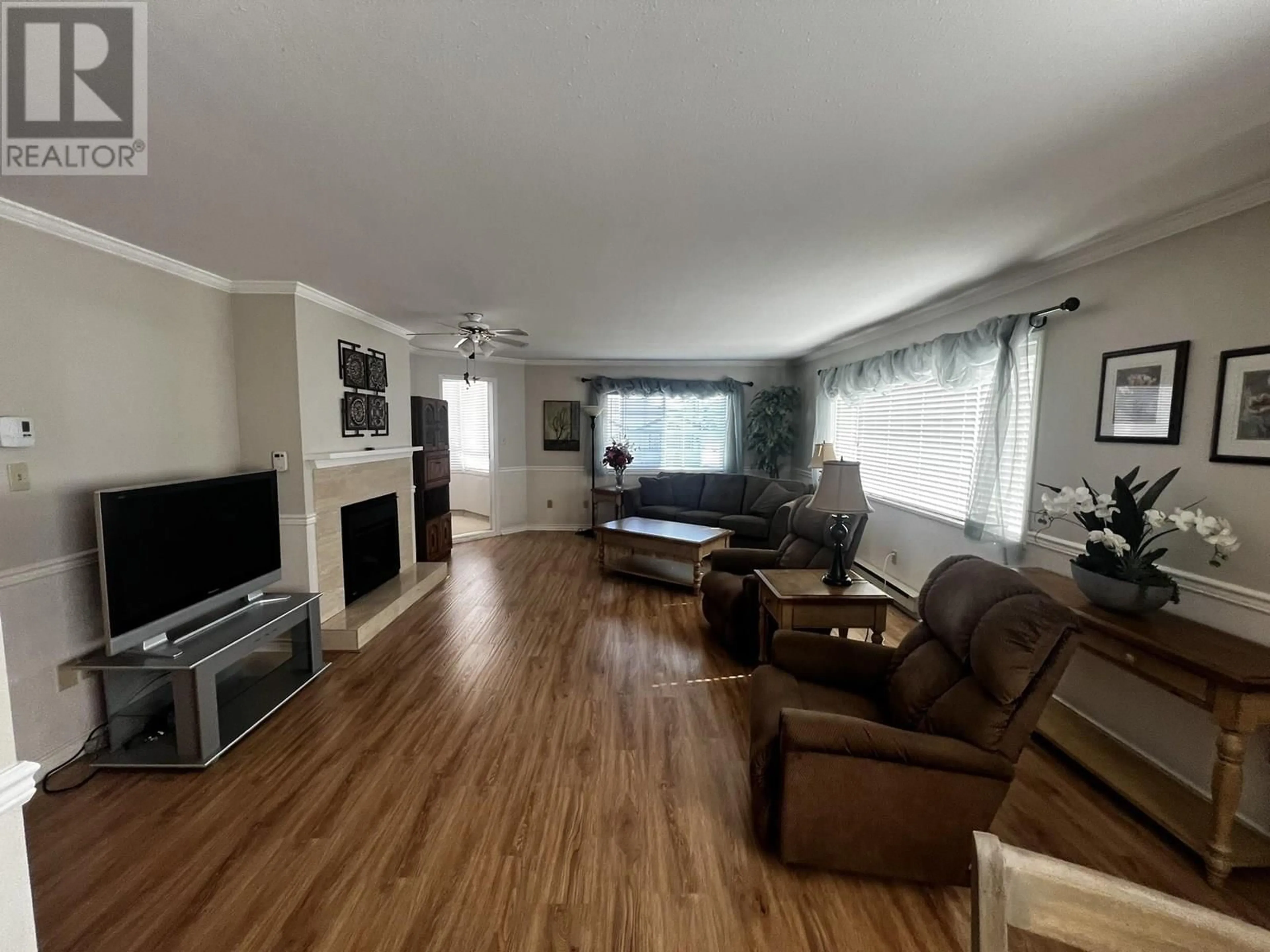 Living room with furniture, wood/laminate floor for 101 - 22241 SELKIRK AVENUE, Maple Ridge British Columbia V2X2X4