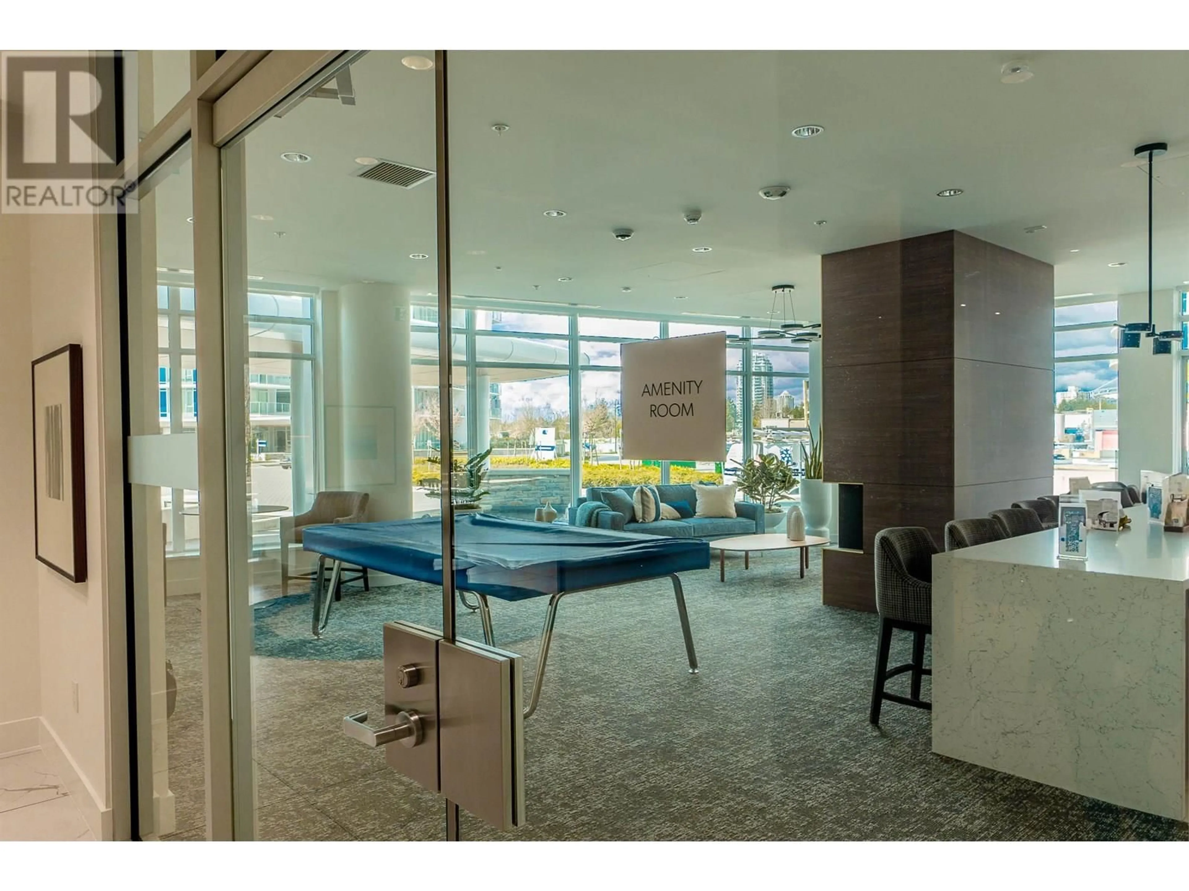 Indoor foyer for 202 - 7769 PARK CRESCENT, Burnaby British Columbia V3N0J7