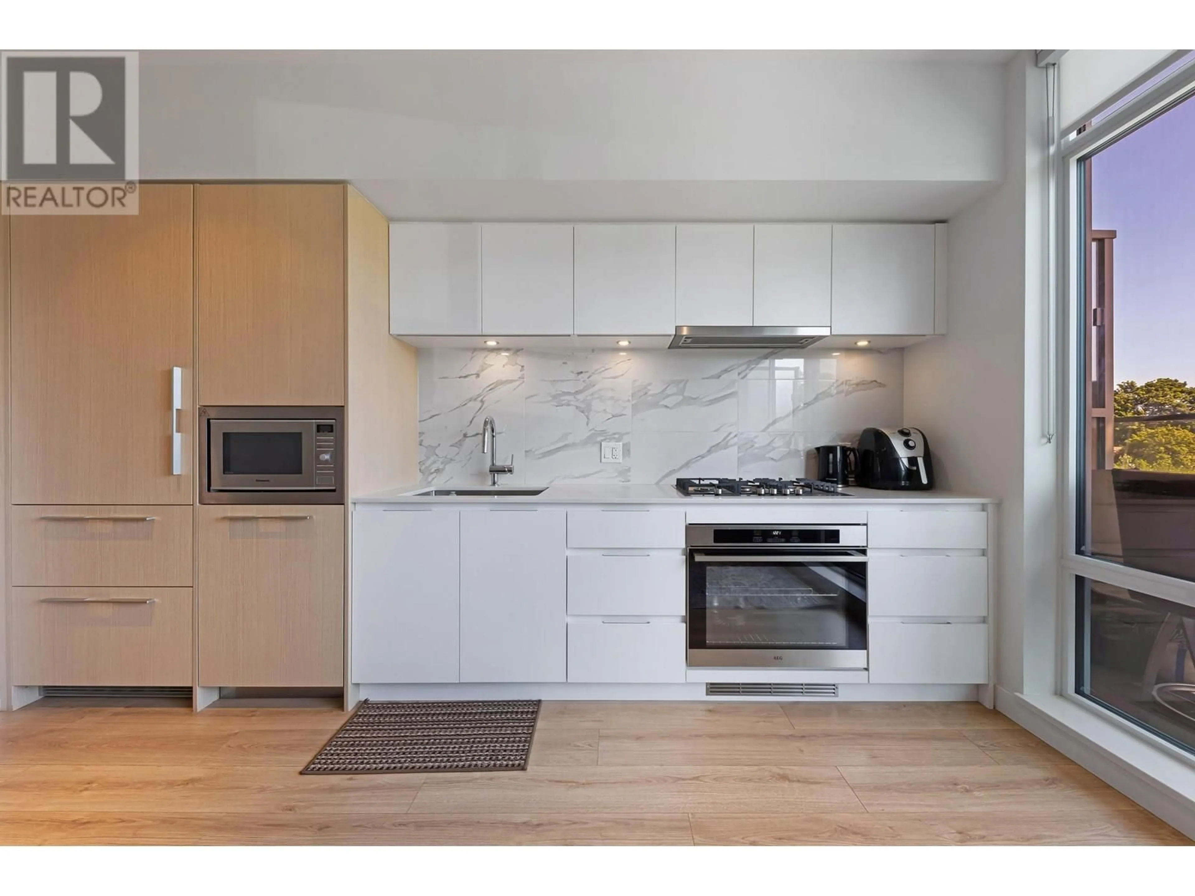 Standard kitchen, unknown for 202 - 1500 FERN STREET, North Vancouver British Columbia V7J1H6