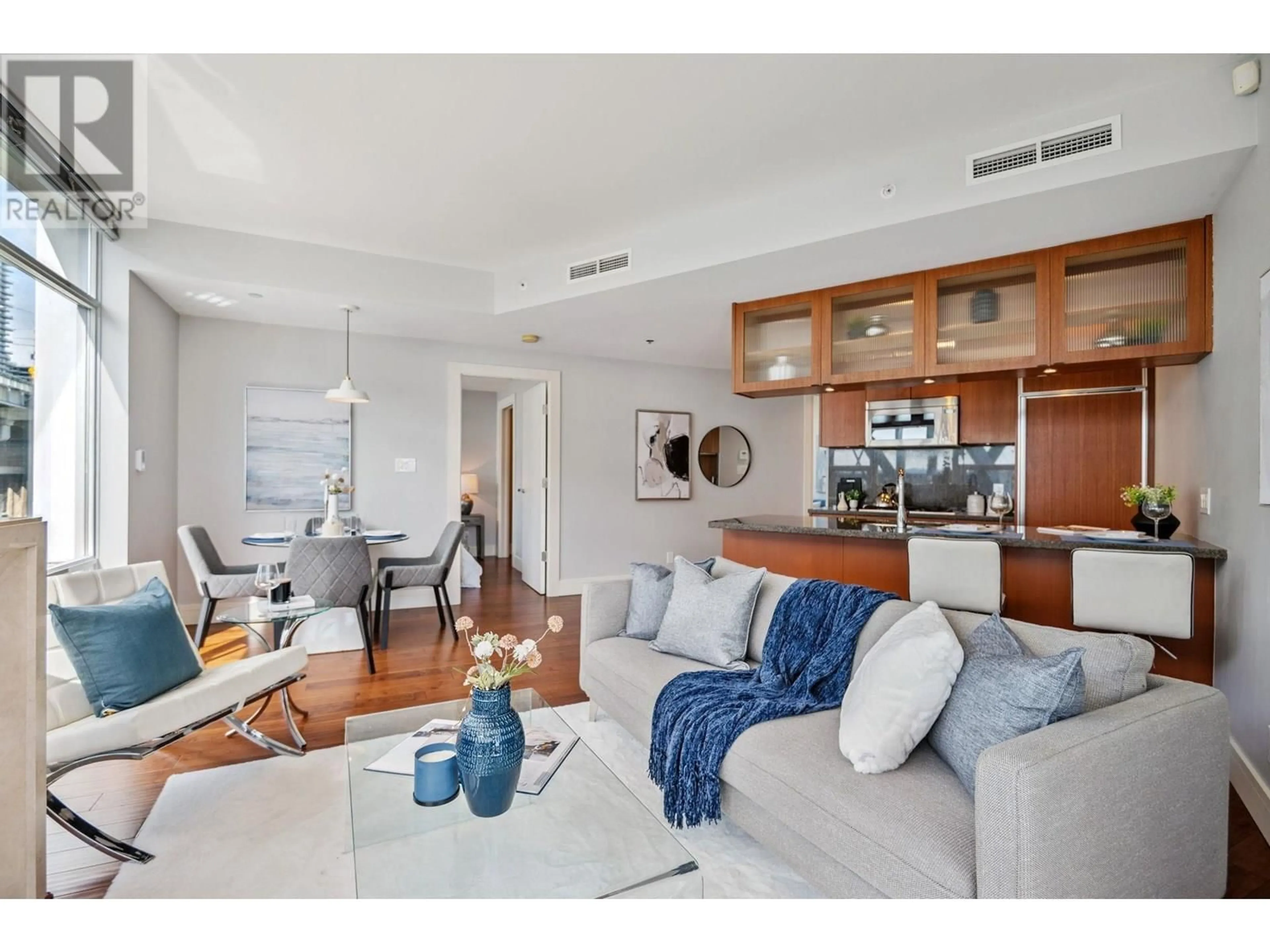 Living room with furniture, unknown for 903 - 628 KINGHORNE MEWS, Vancouver British Columbia V6Z3H6