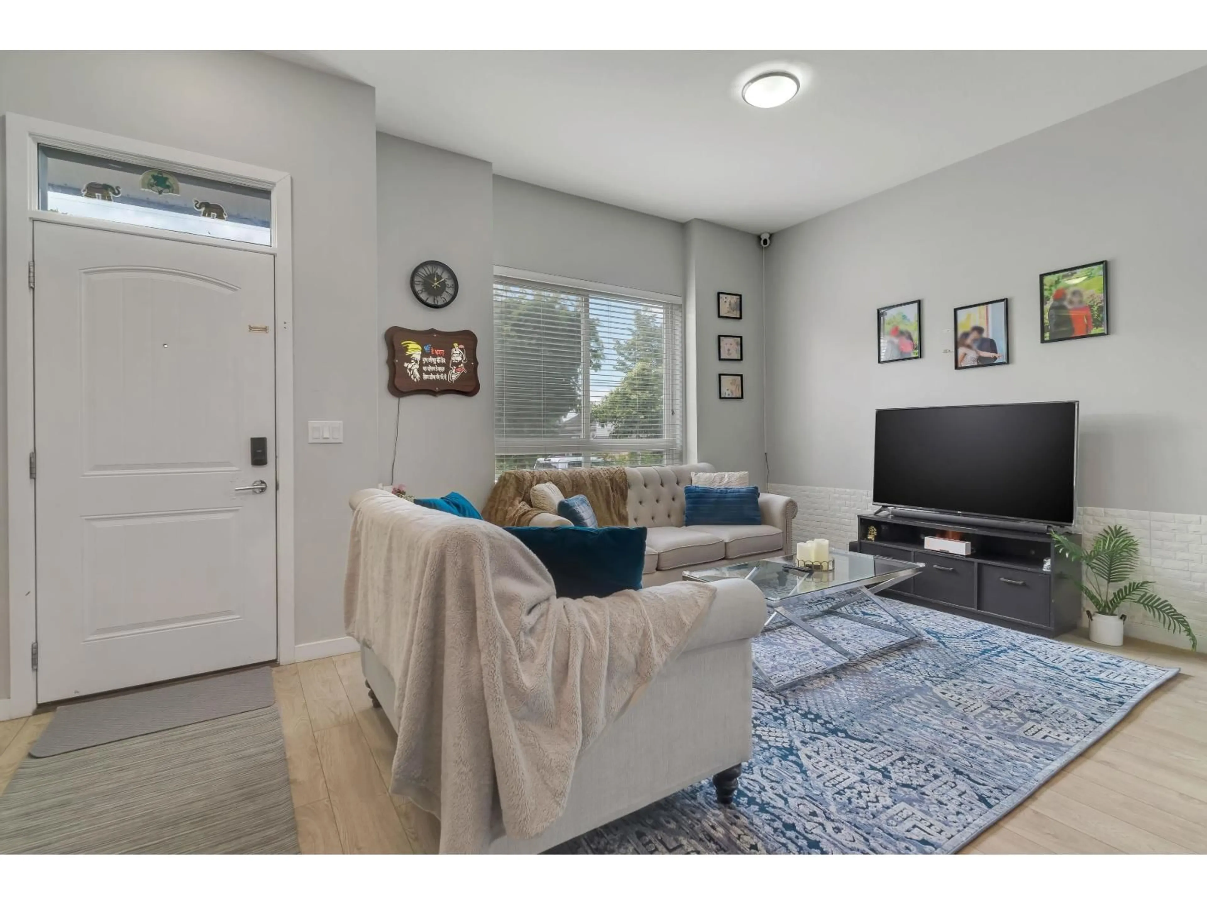 Living room with furniture, unknown for 104 - 14555 68, Surrey British Columbia V3S2A8
