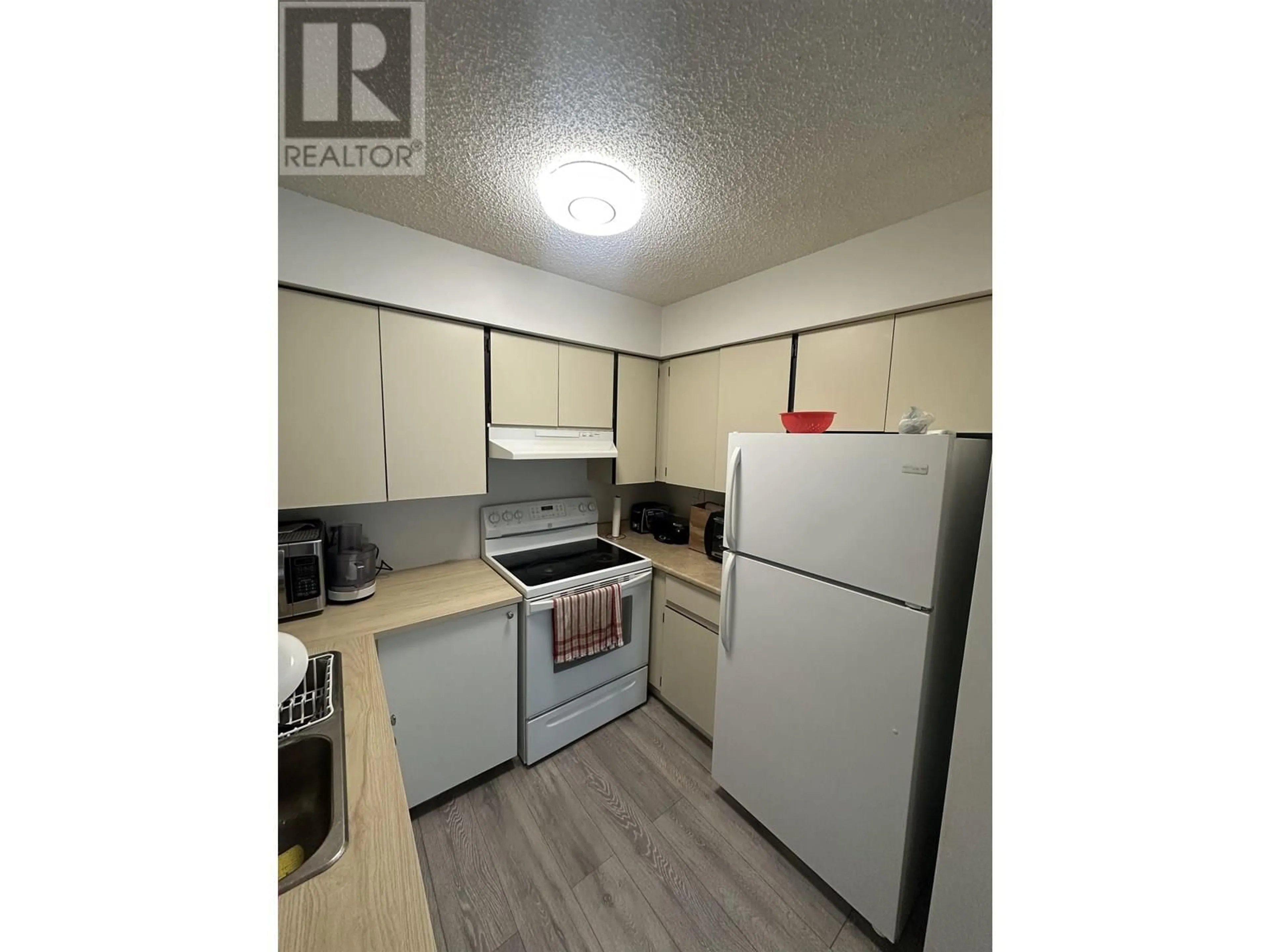 Standard kitchen, wood/laminate floor for 303 - 1948 COQUITLAM AVENUE, Port Coquitlam British Columbia V3B1J3