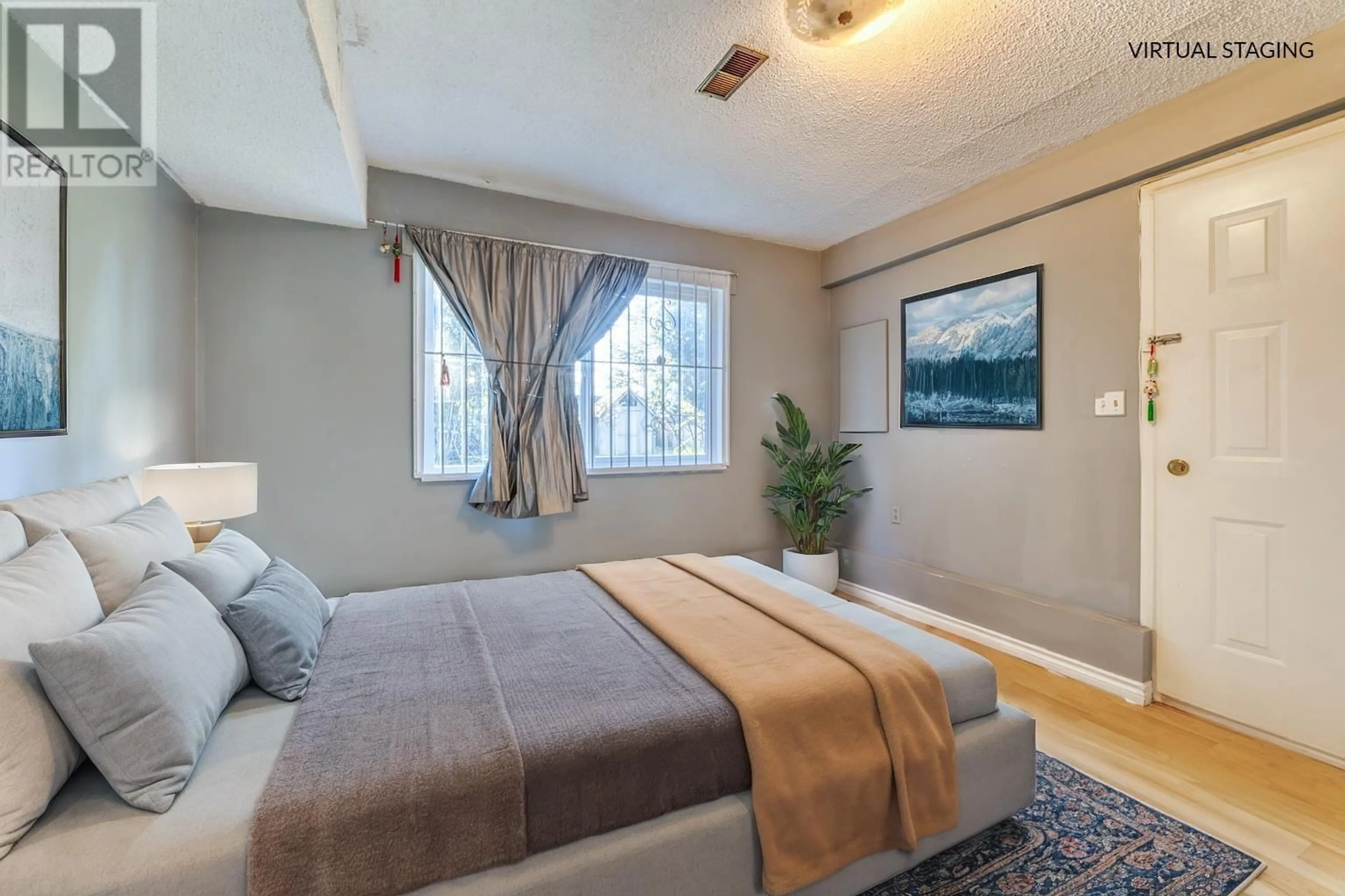 Bedroom with bed, carpet floor for 6500 YEATS CRESCENT, Richmond British Columbia V7E4C9