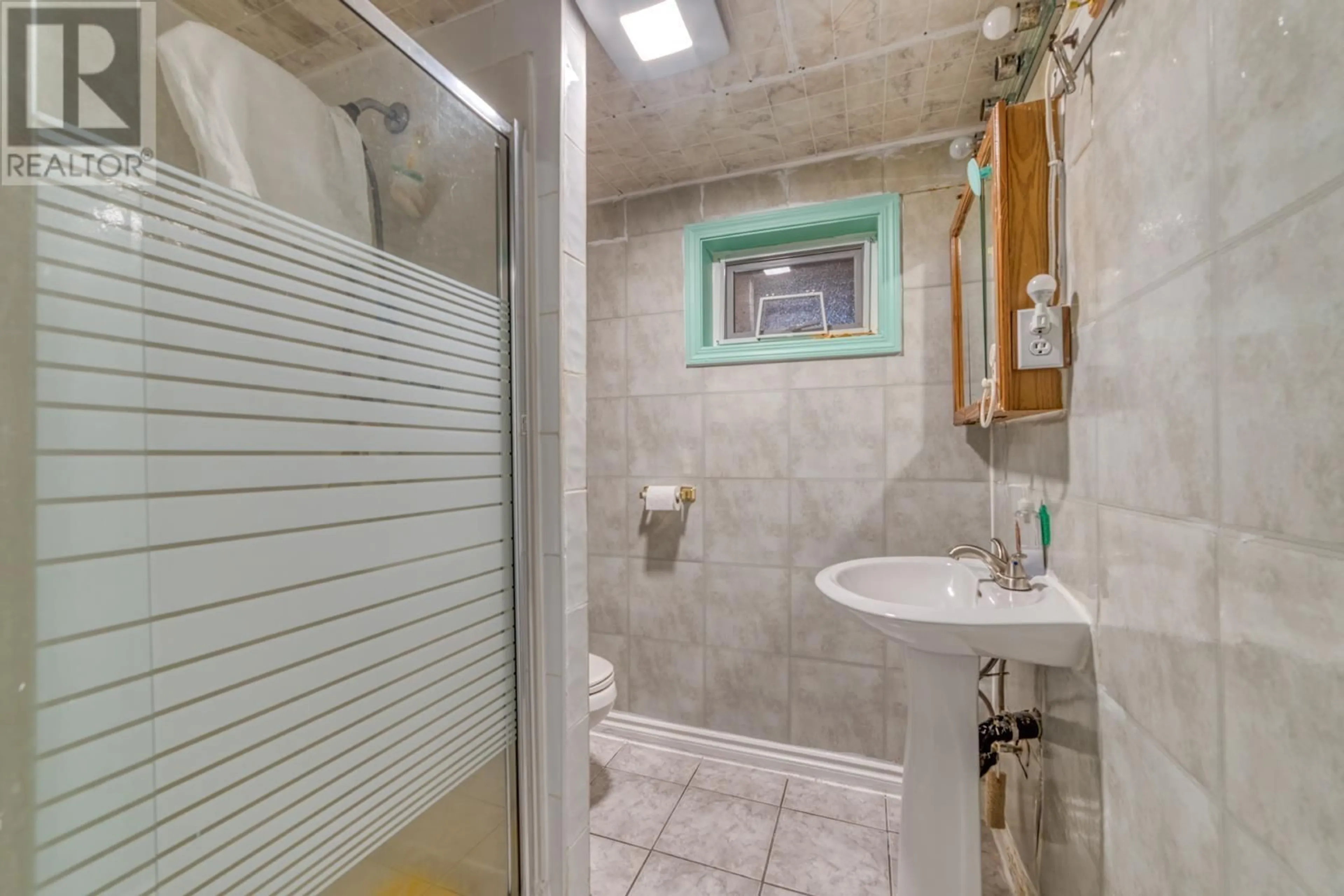 Standard bathroom, ceramic/tile floor for 6500 YEATS CRESCENT, Richmond British Columbia V7E4C9
