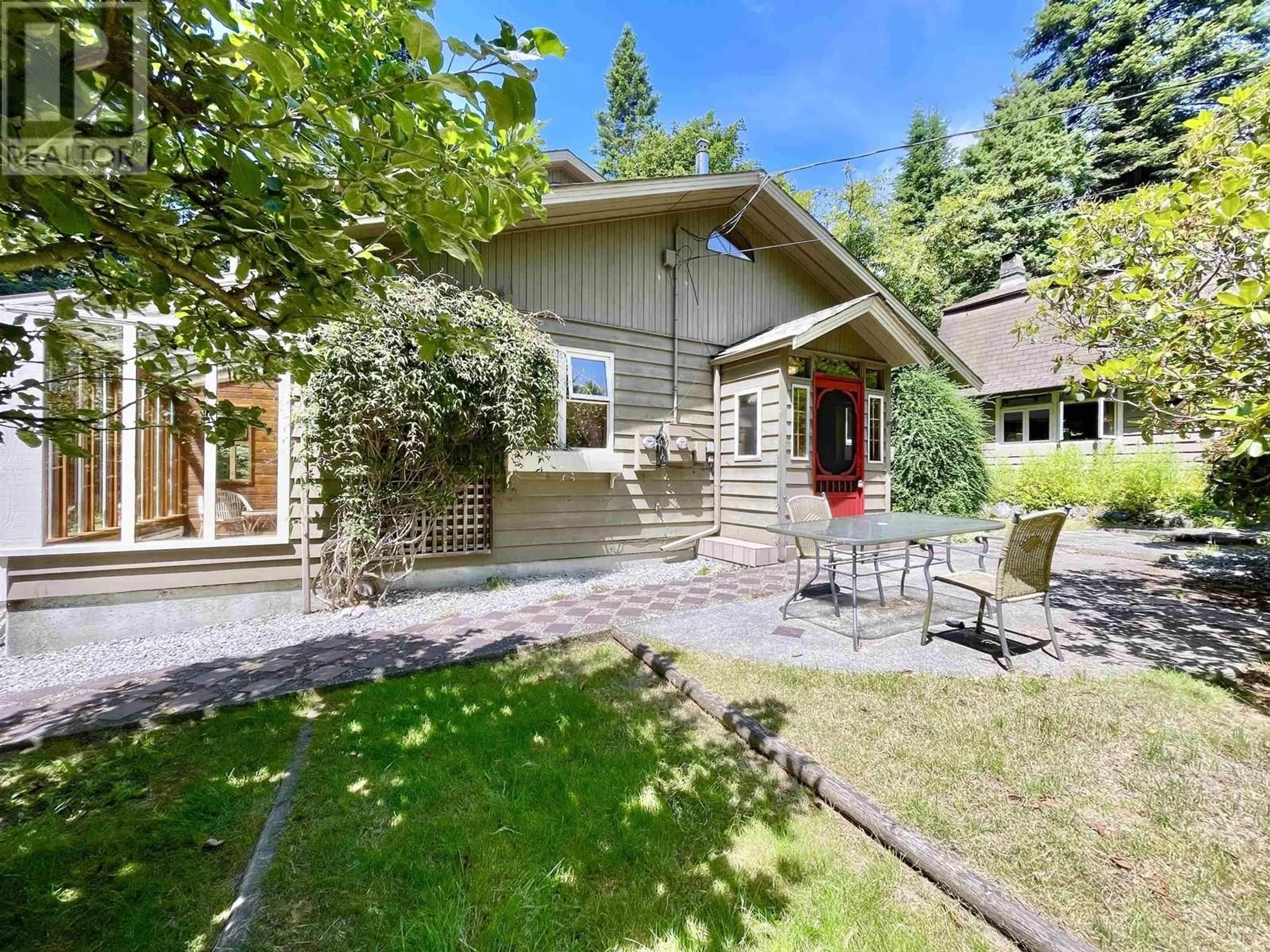 Patio, street for 219 SEVENTH STREET, Gibsons British Columbia V0N1V3