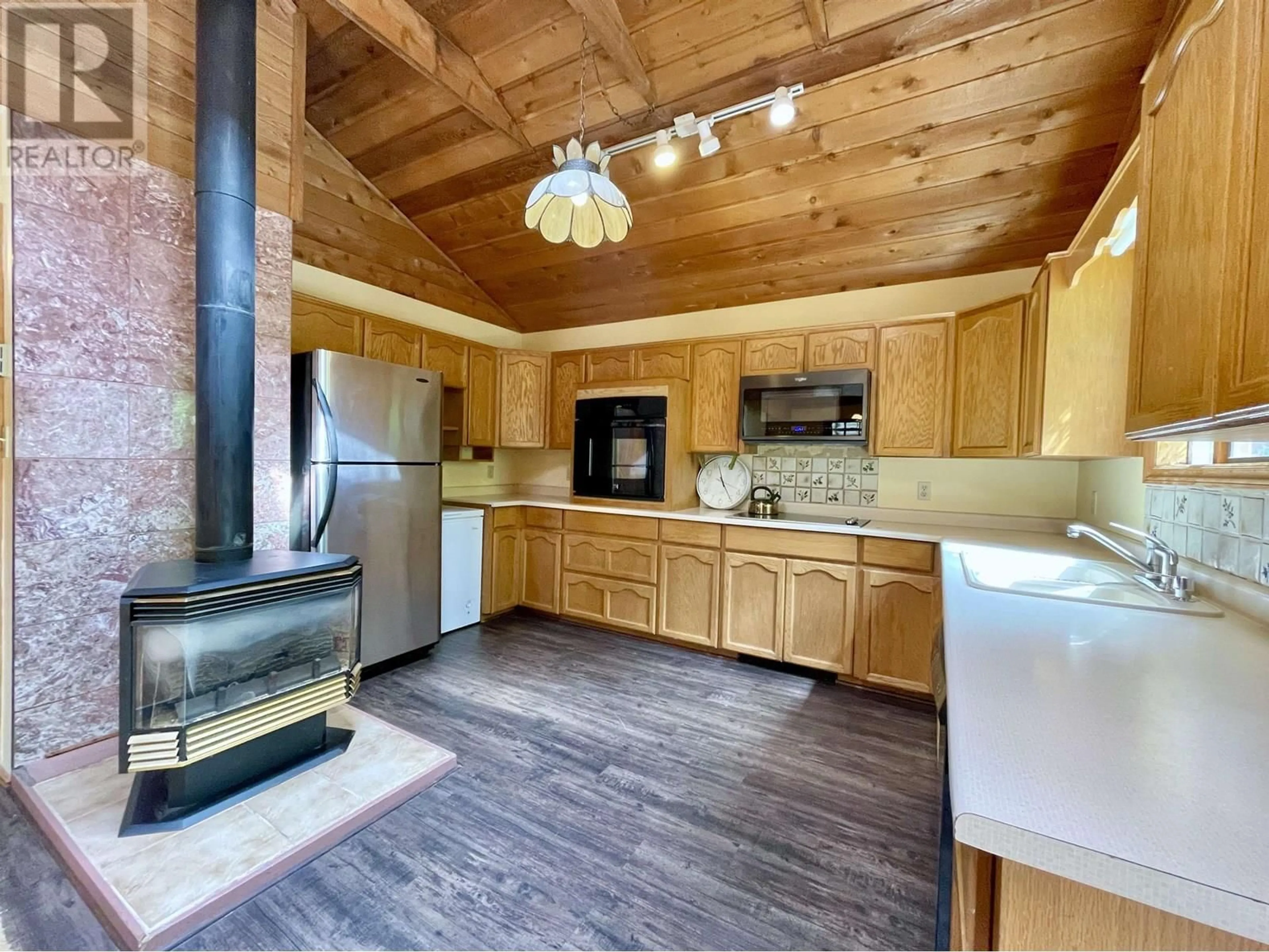 Open concept kitchen, unknown for 219 SEVENTH STREET, Gibsons British Columbia V0N1V3