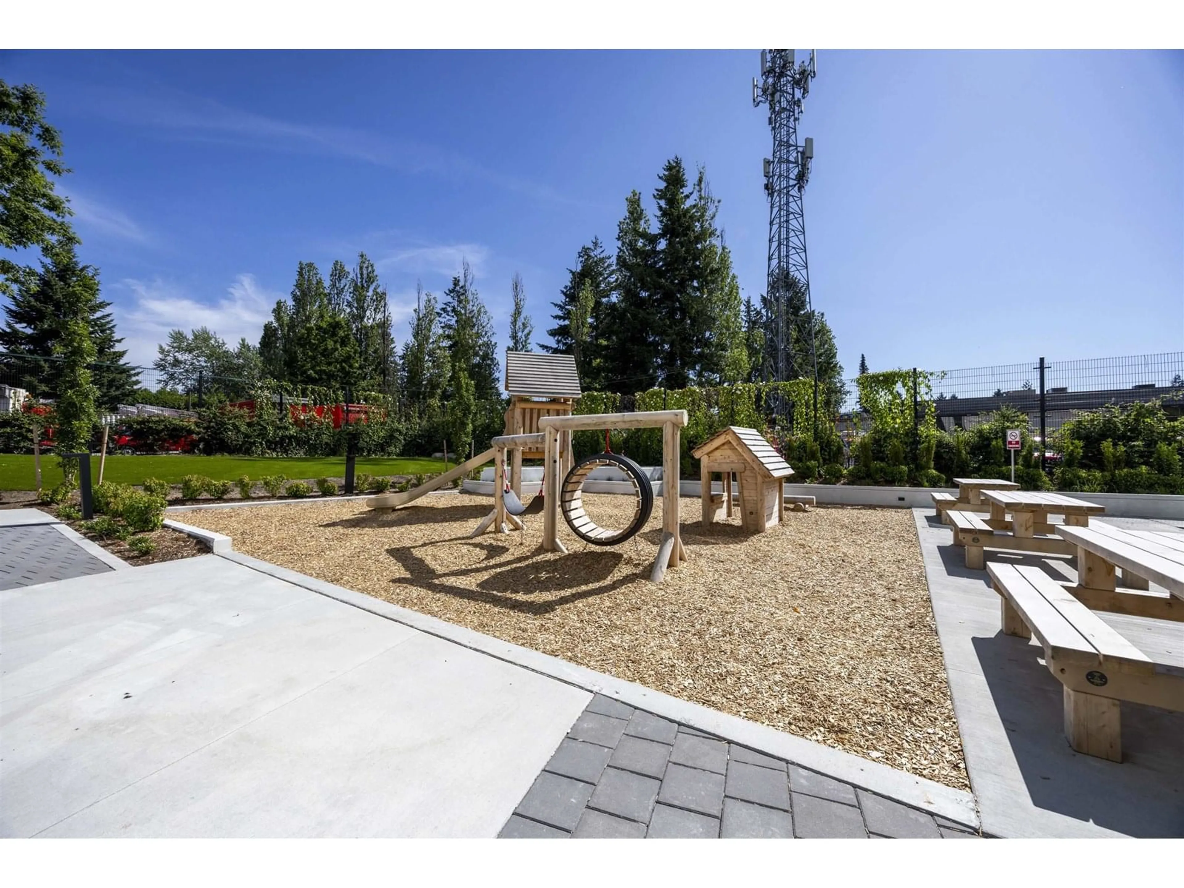 Patio, unknown for 1602 - 10428 WHALLEY, Surrey British Columbia V3T1W6