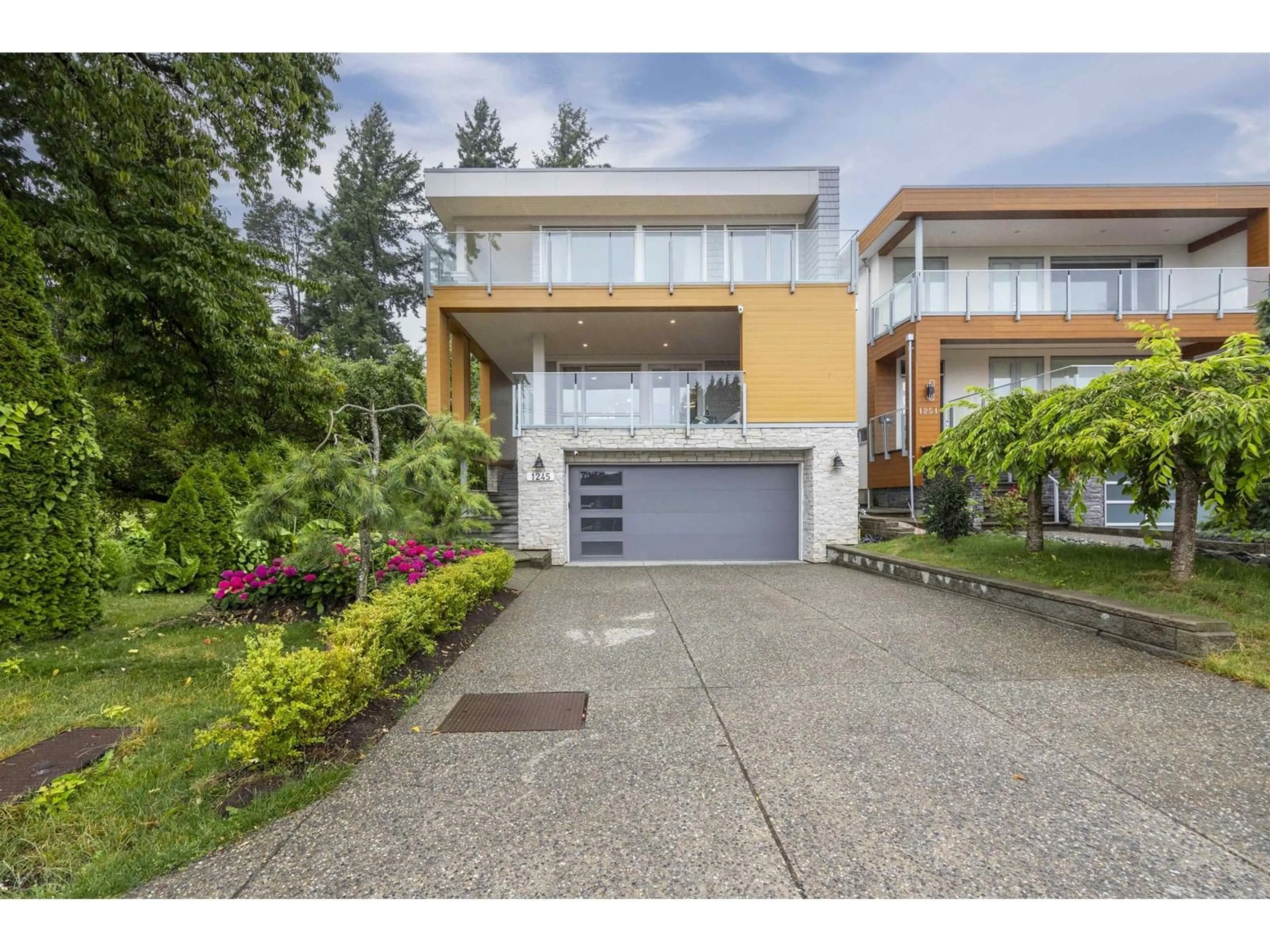 Unknown for 1245 KENT, White Rock British Columbia V4B4T6