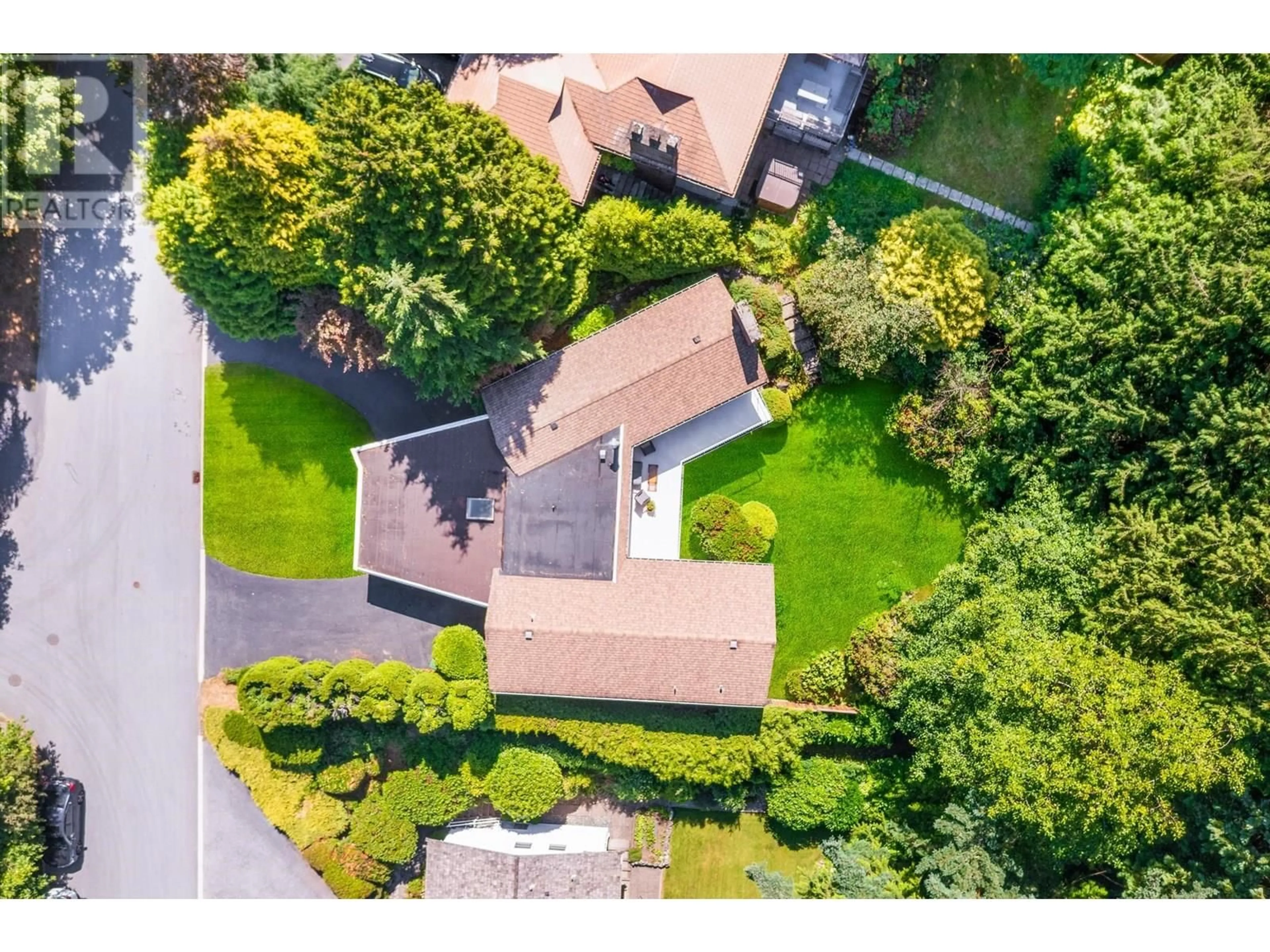 A pic from outside/outdoor area/front of a property/back of a property/a pic from drone, street for 715 ALPINE COURT, North Vancouver British Columbia V7R2L7