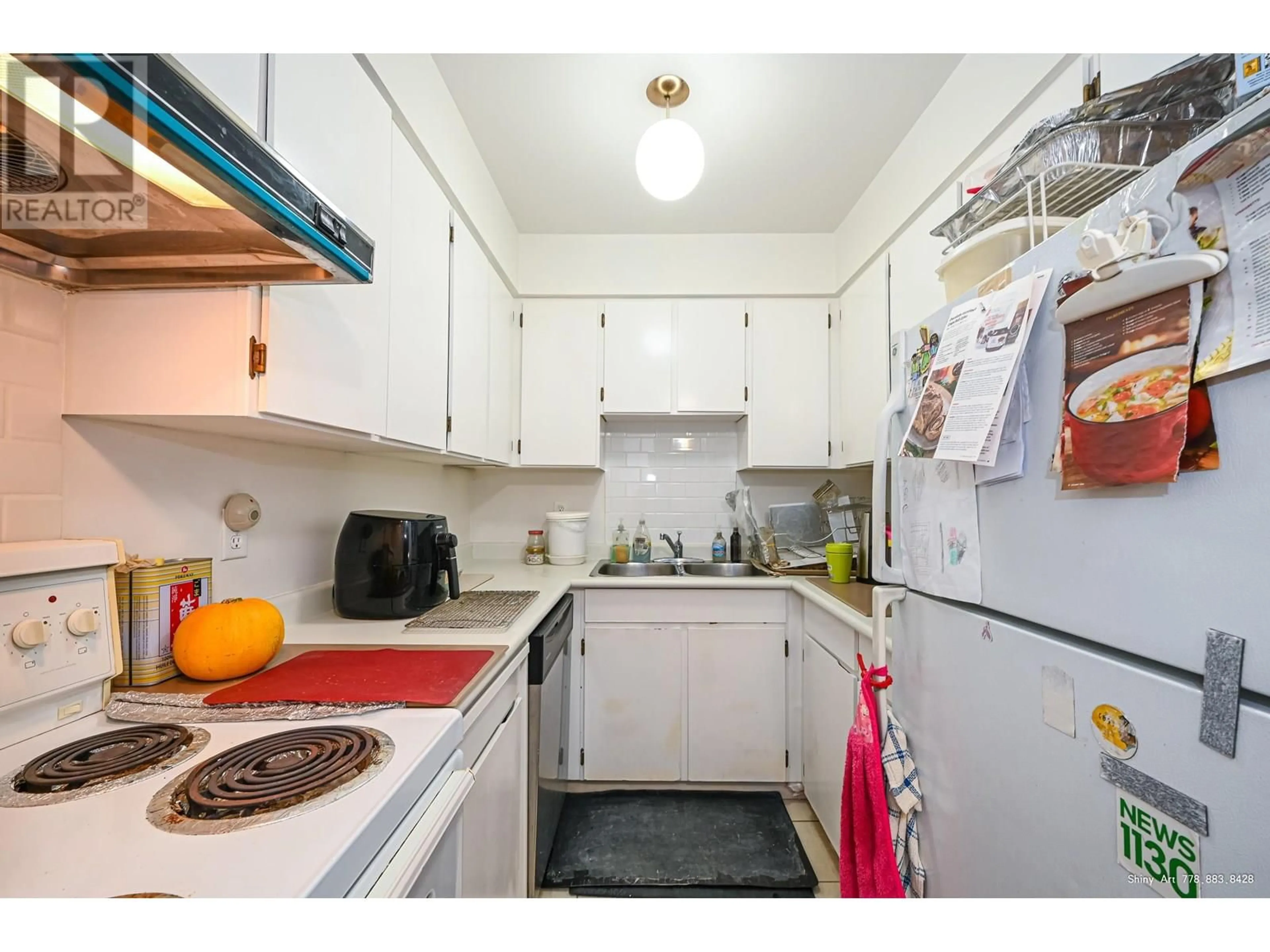 Standard kitchen, unknown for 406 - 16 LAKEWOOD DRIVE, Vancouver British Columbia V5L4L1