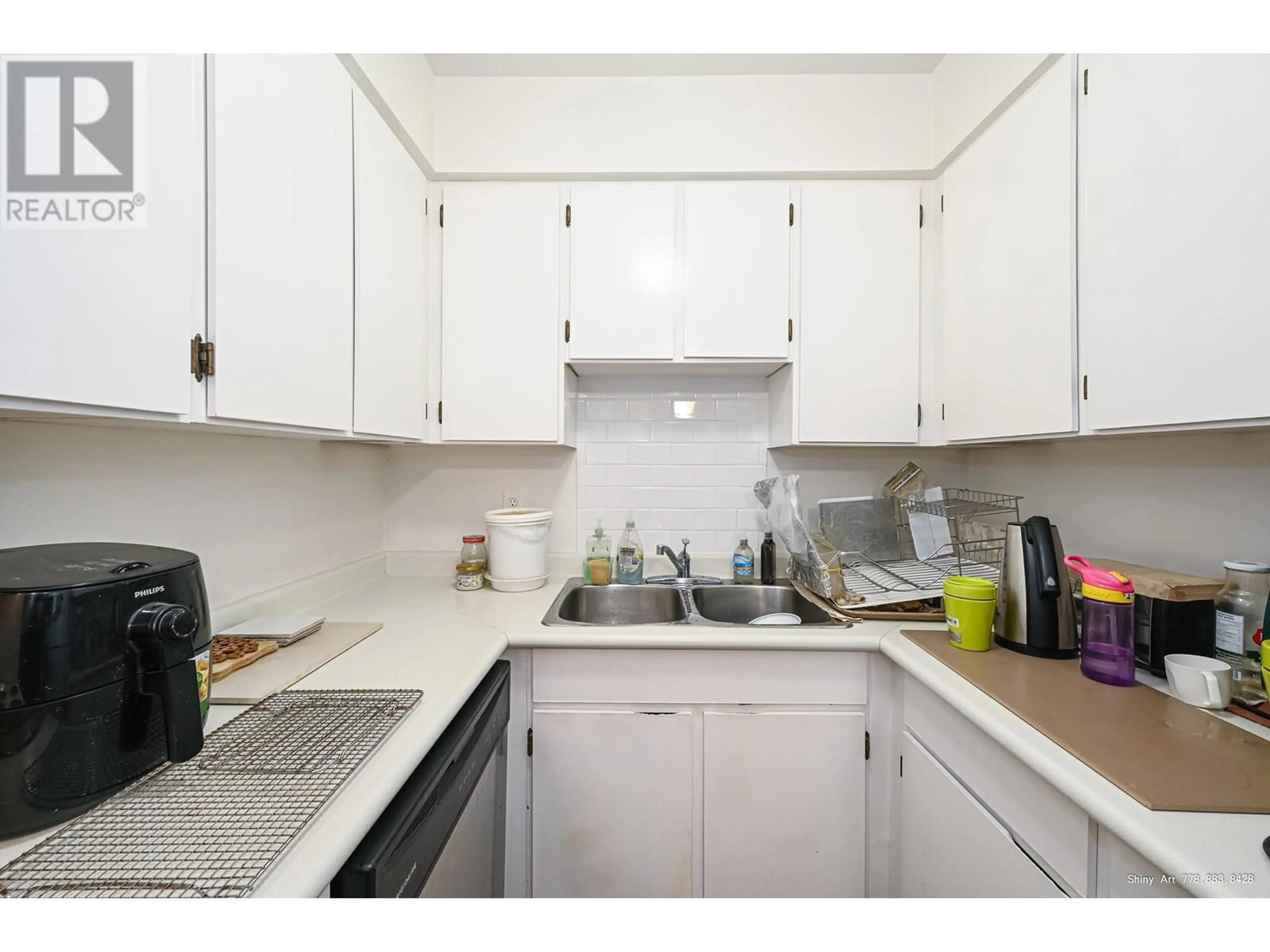 Standard kitchen, unknown for 406 - 16 LAKEWOOD DRIVE, Vancouver British Columbia V5L4L1