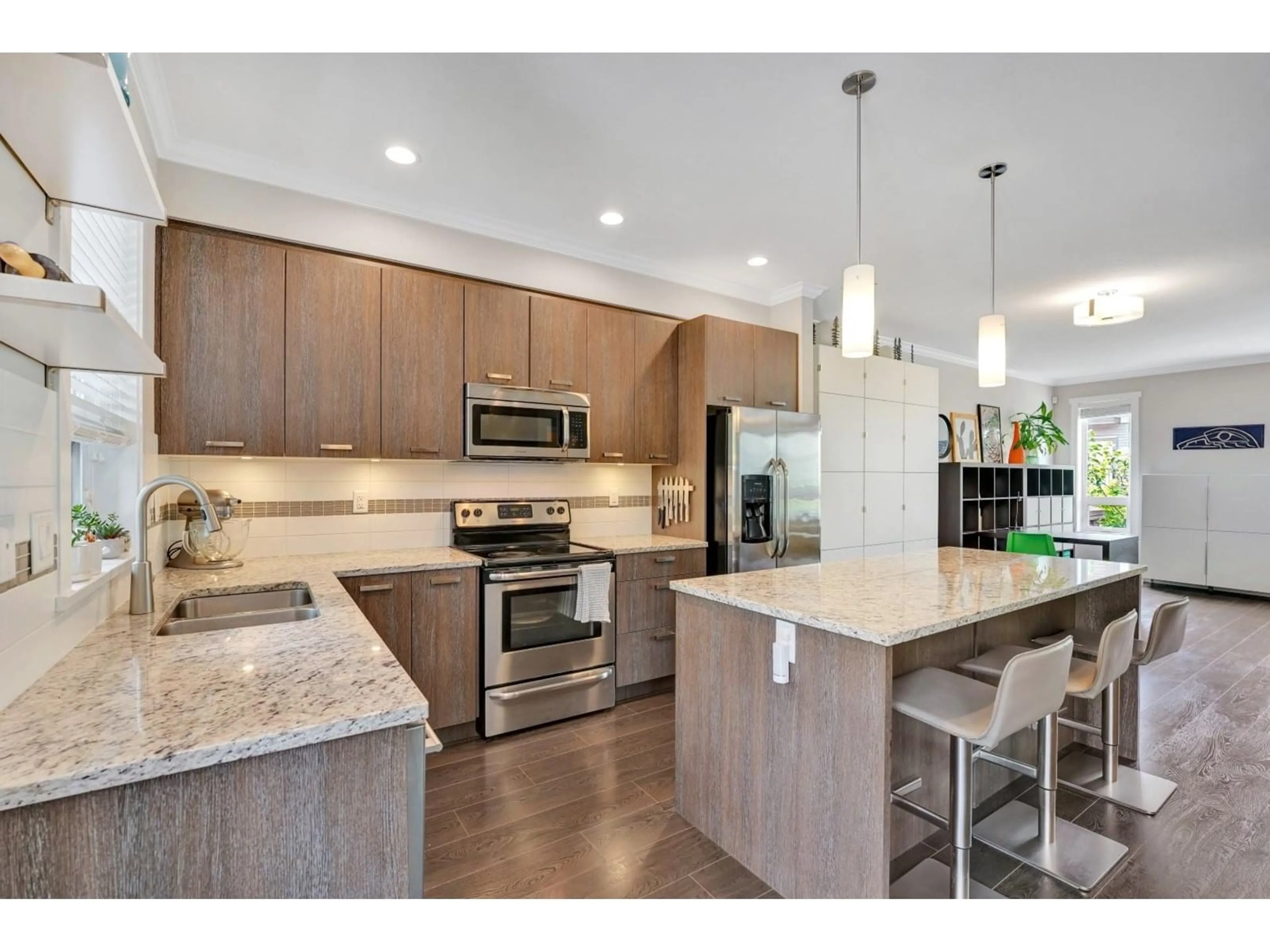 Open concept kitchen, unknown for 40 - 5888 144, Surrey British Columbia V3X0G8