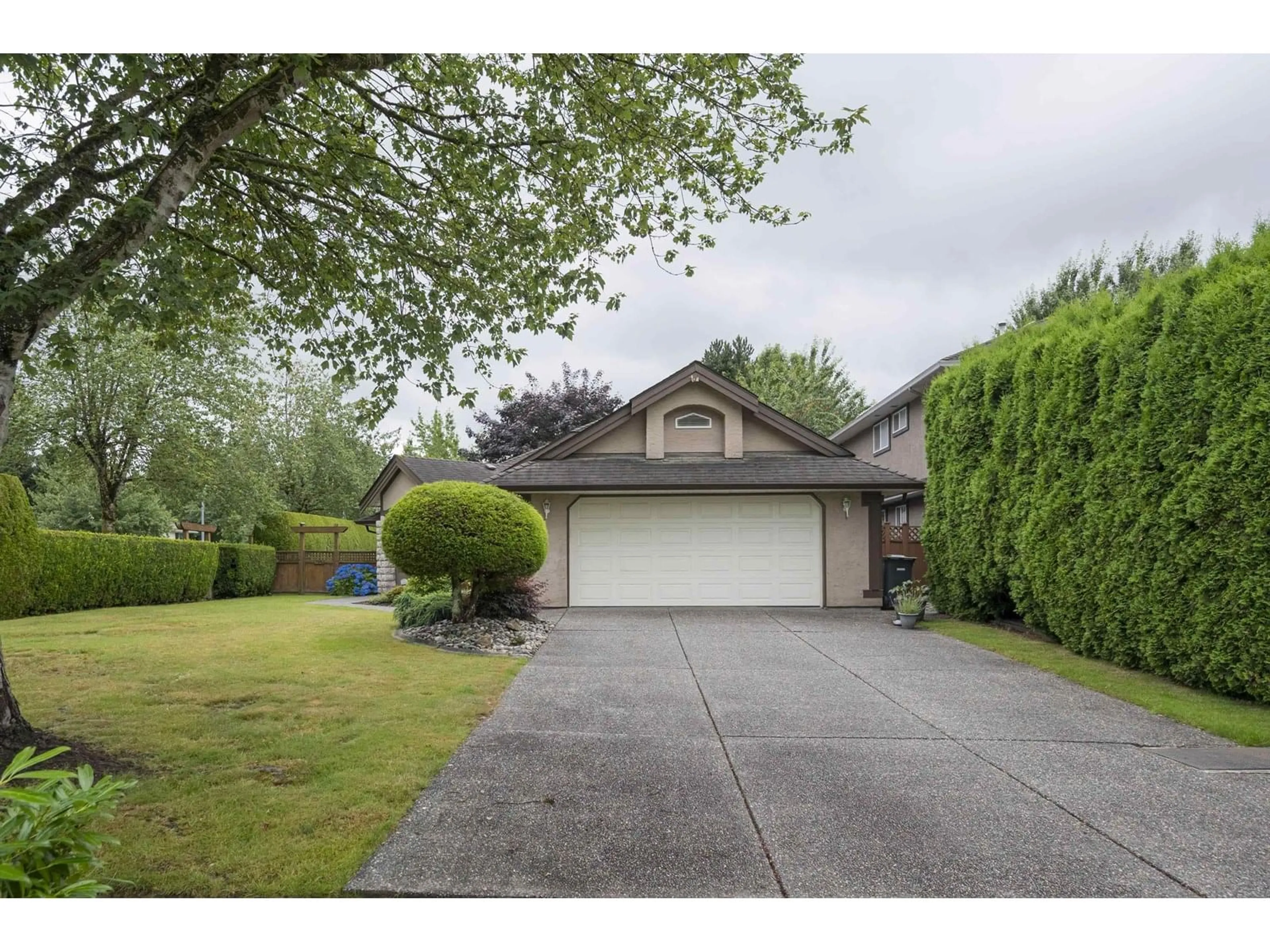 Home with vinyl exterior material, street for 20792 91, Langley British Columbia V1M2P5