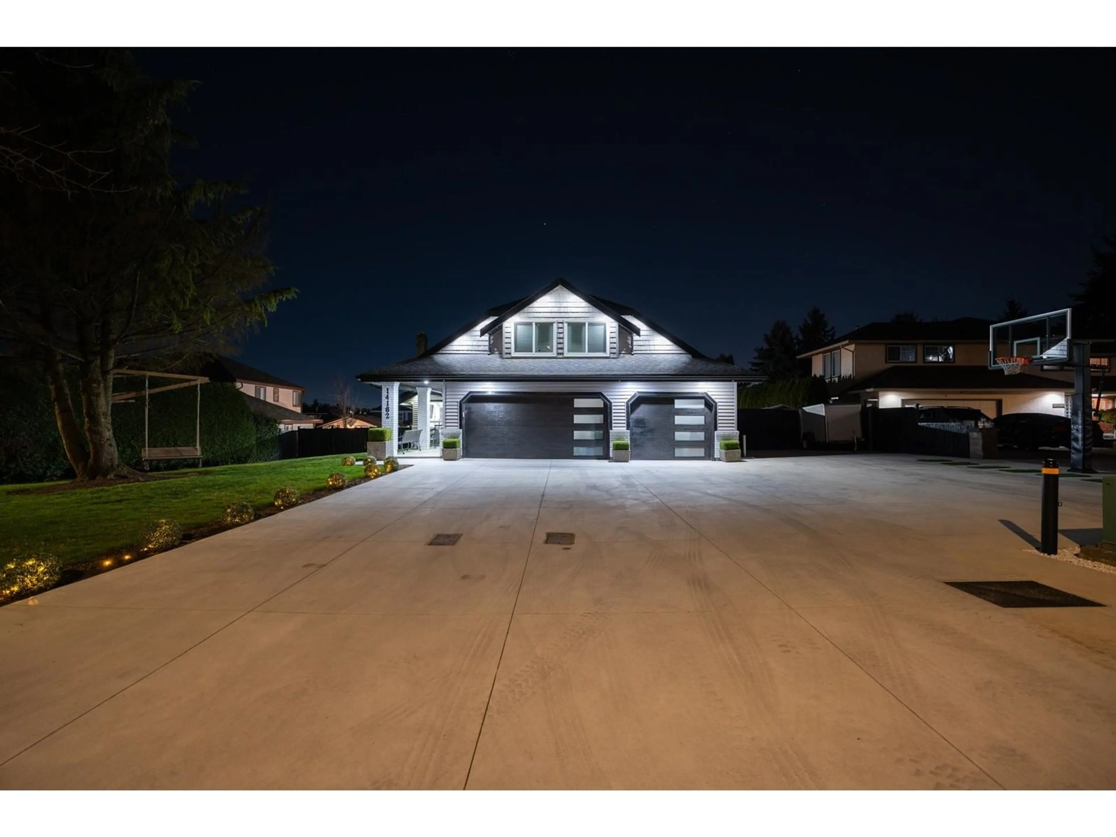 Indoor garage for 14182 83, Surrey British Columbia V3W0V7