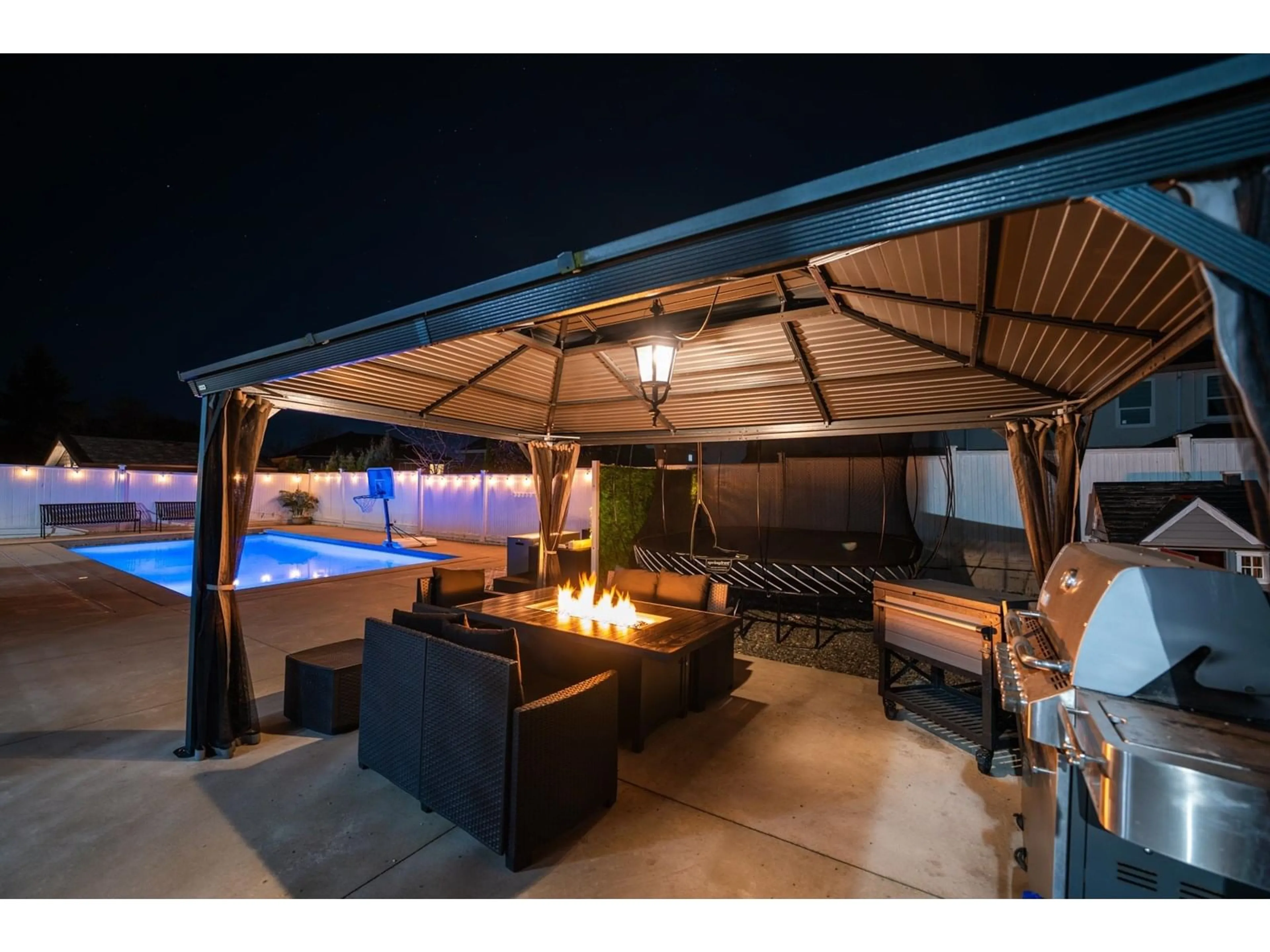Patio, water/lake/river/ocean view for 14182 83, Surrey British Columbia V3W0V7