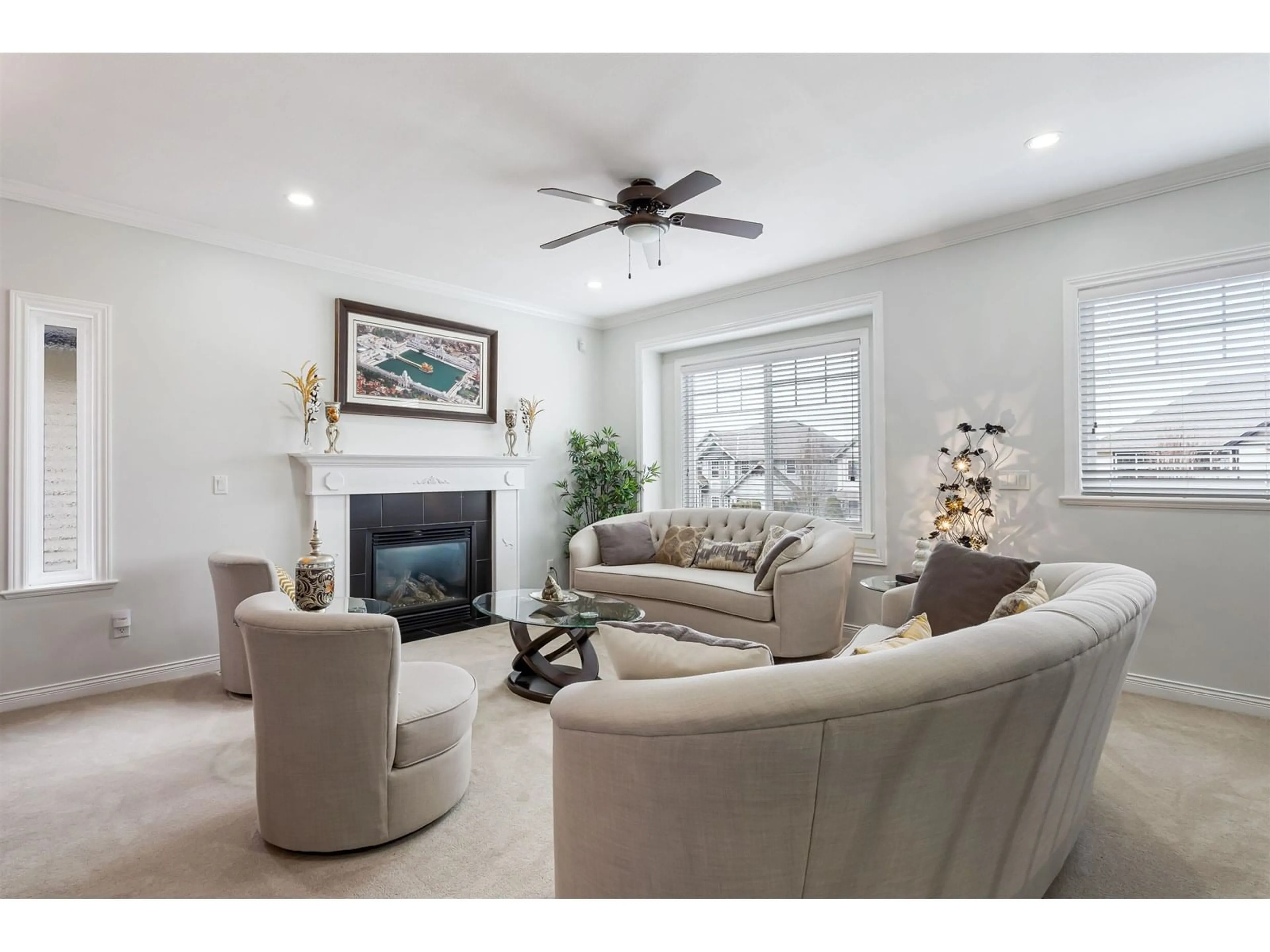 Living room with furniture, unknown for 27016 35, Langley British Columbia V2W0A4
