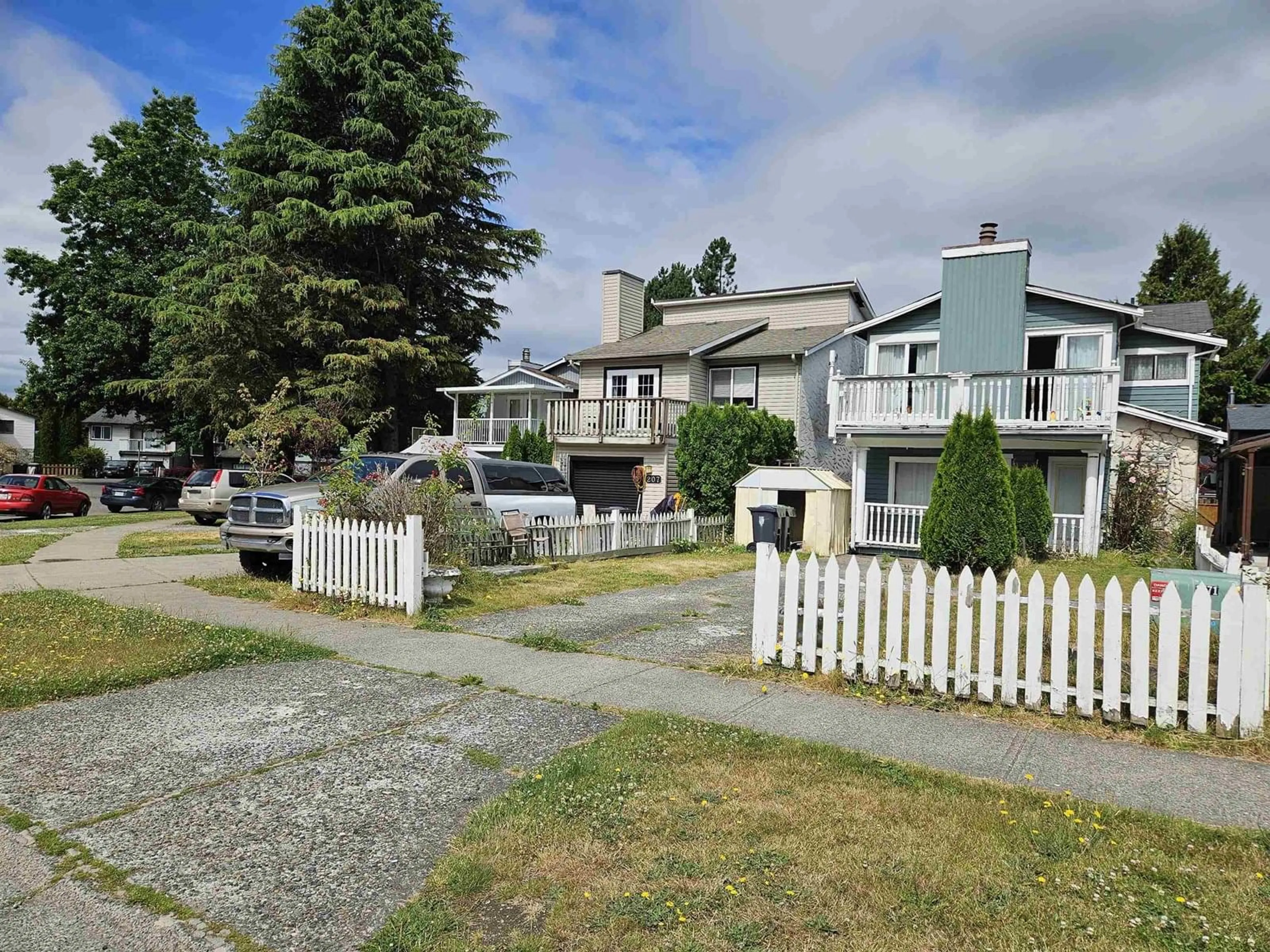 A pic from outside/outdoor area/front of a property/back of a property/a pic from drone, street for 205 DAVIS, Langley British Columbia V4W3K6