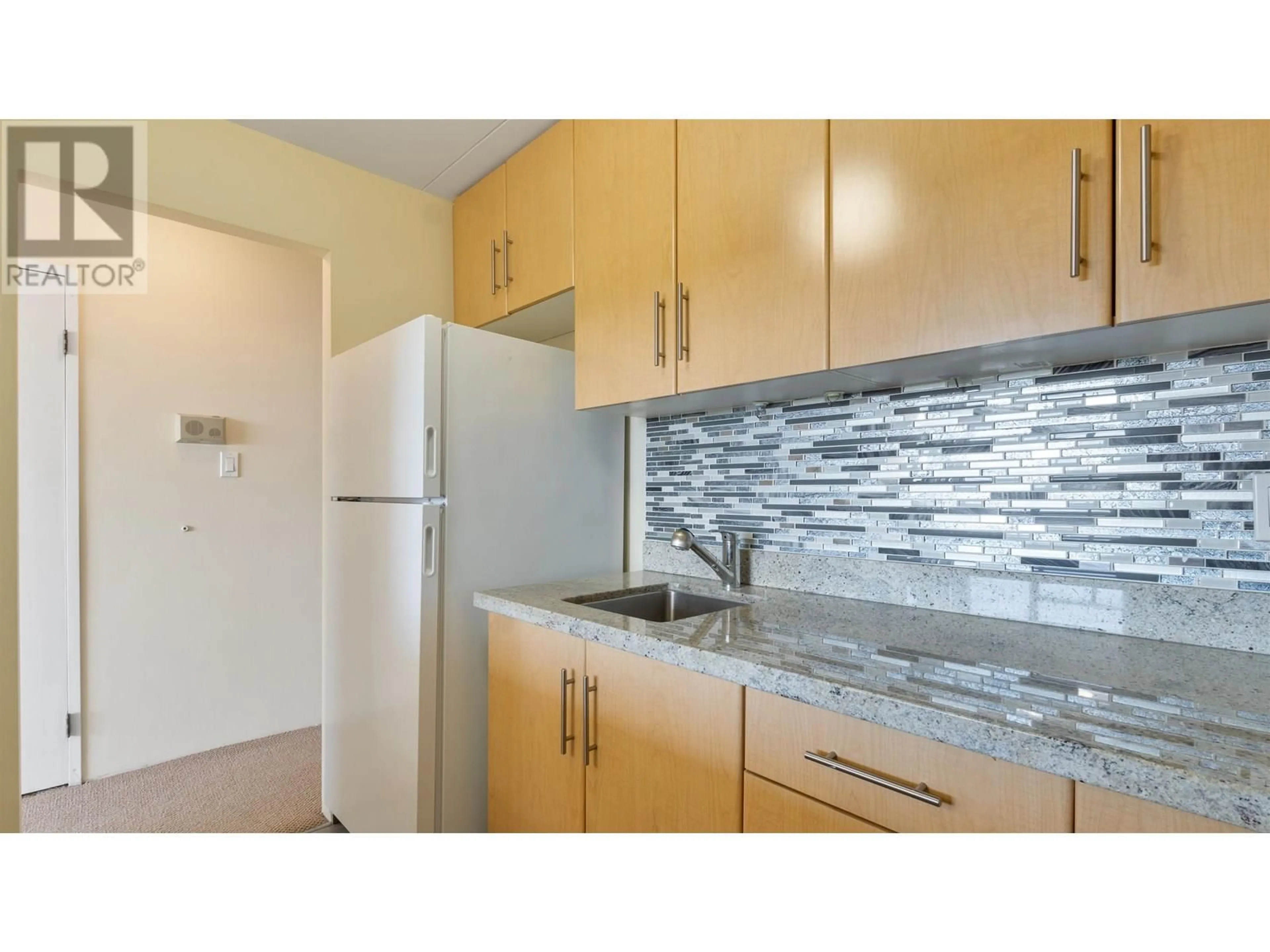Standard kitchen, ceramic/tile floor for 1208 - 6651 MINORU BOULEVARD, Richmond British Columbia V6Y1Z2