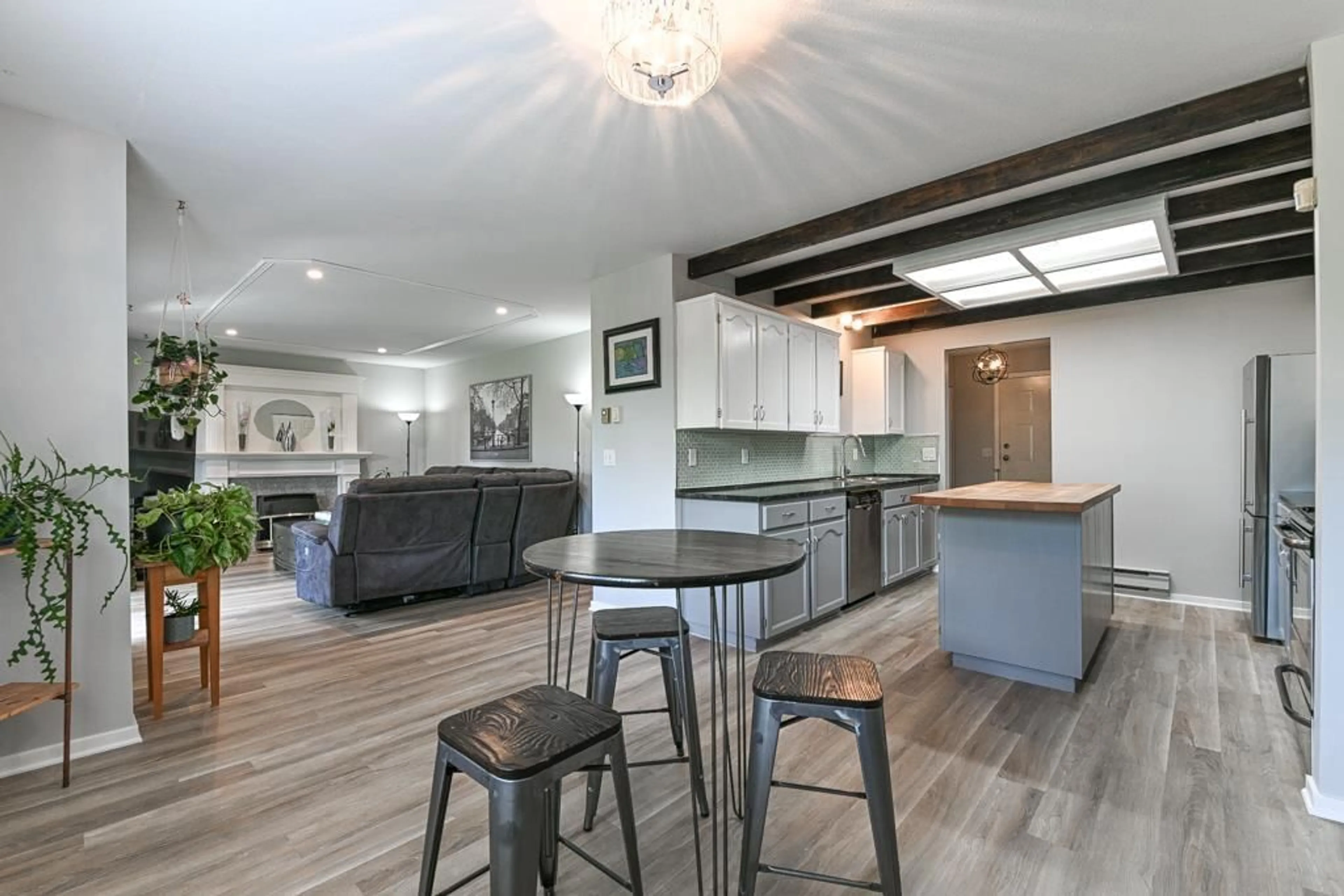Open concept kitchen, unknown for 8 - 32821 6TH, Mission British Columbia V2V6L1