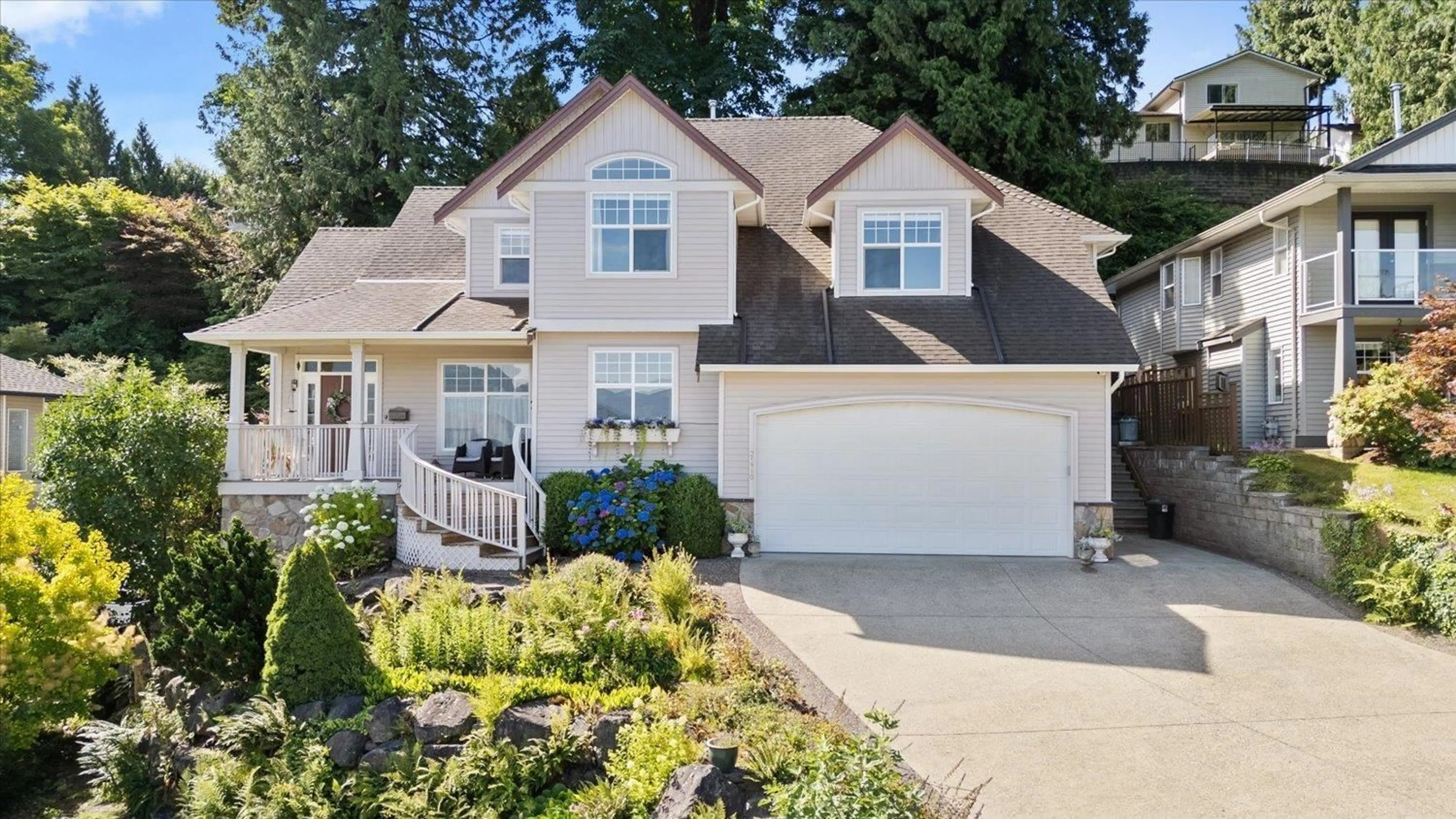 Home with vinyl exterior material, street for 47416 CHARTWELL DRIVE, Chilliwack British Columbia V2P8B2