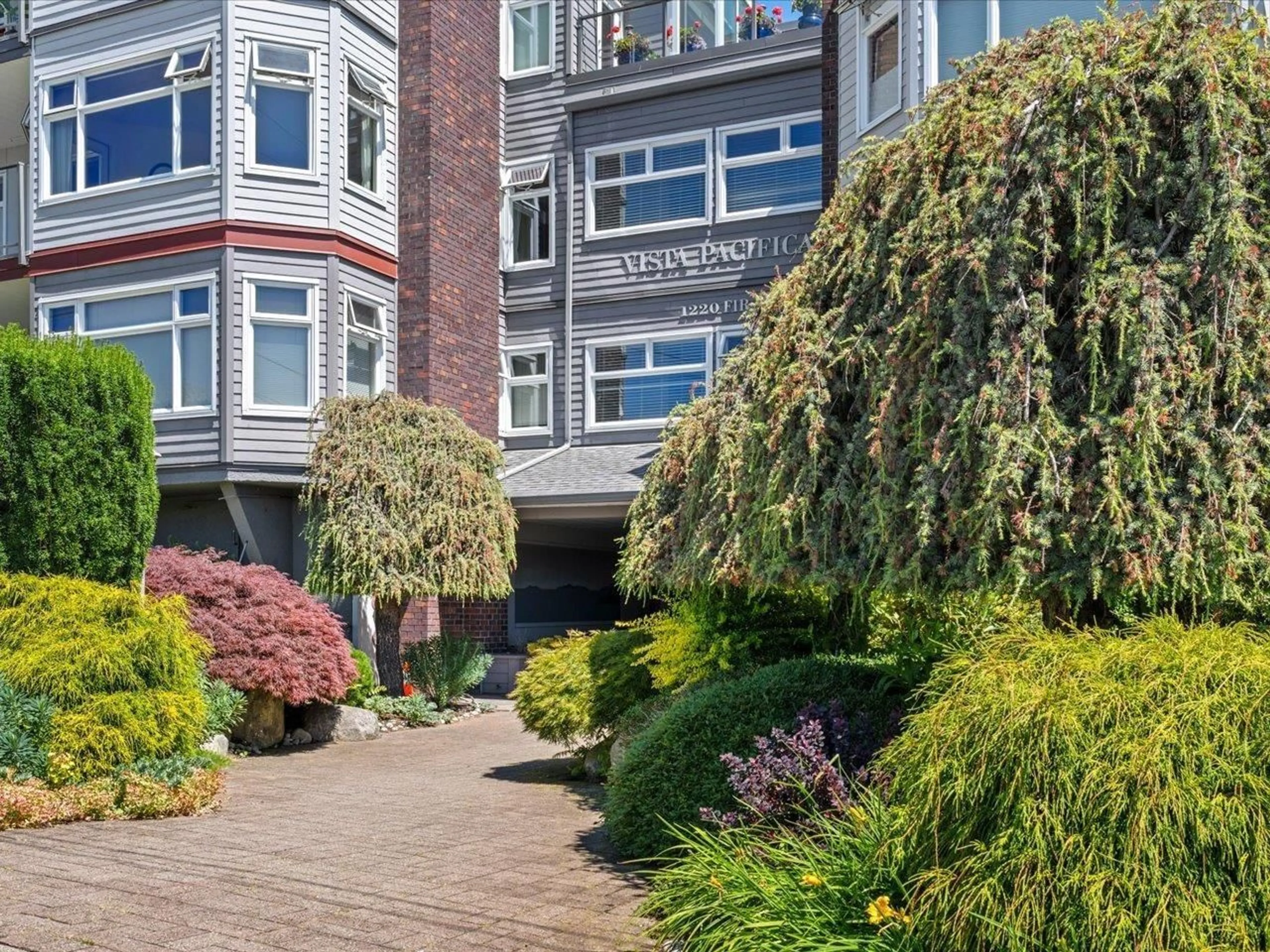 Unknown for 406 - 1220 FIR, White Rock British Columbia V4B4B1