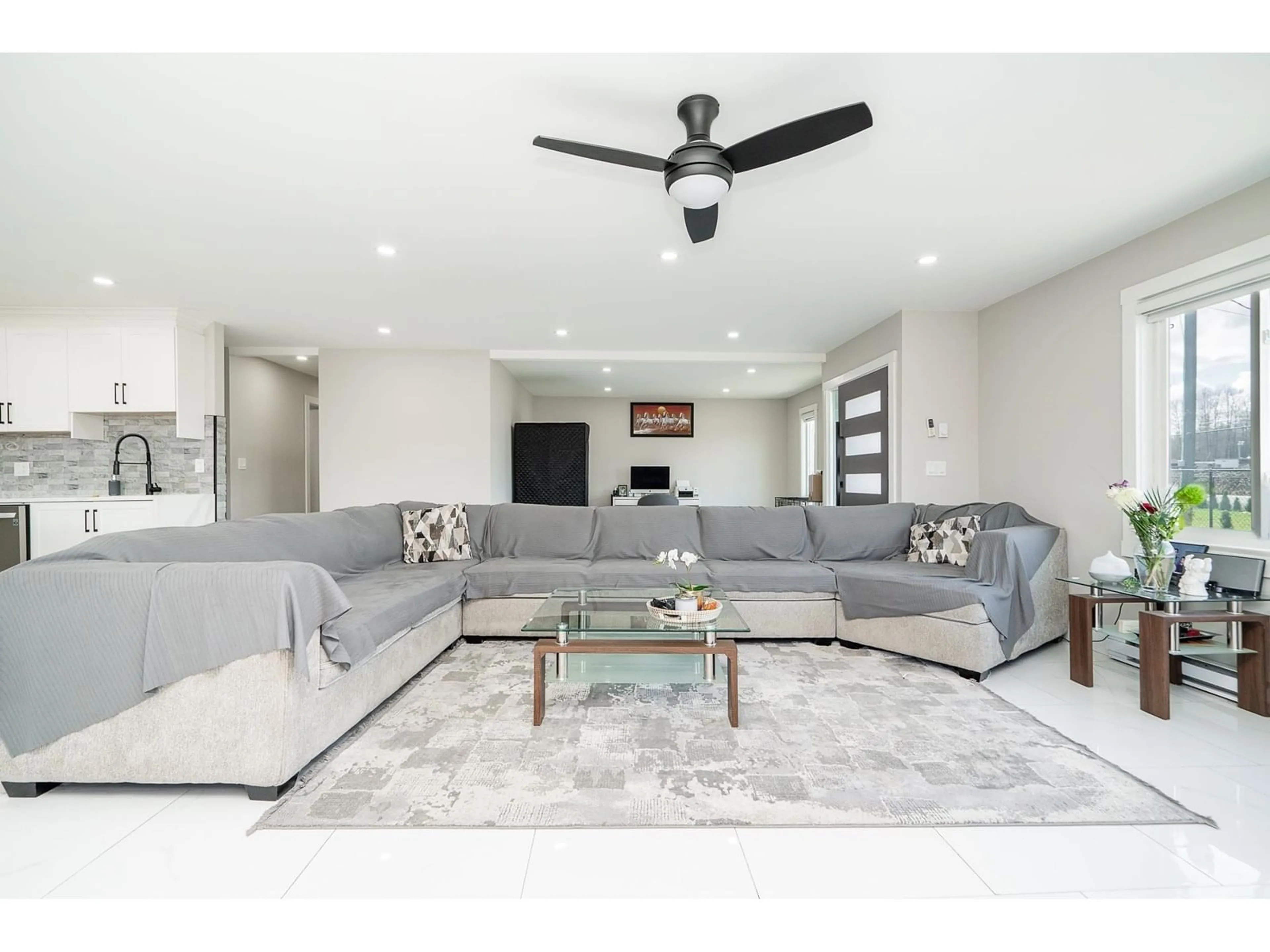 Living room with furniture, unknown for 4272 GLADWIN, Abbotsford British Columbia V4X1W6