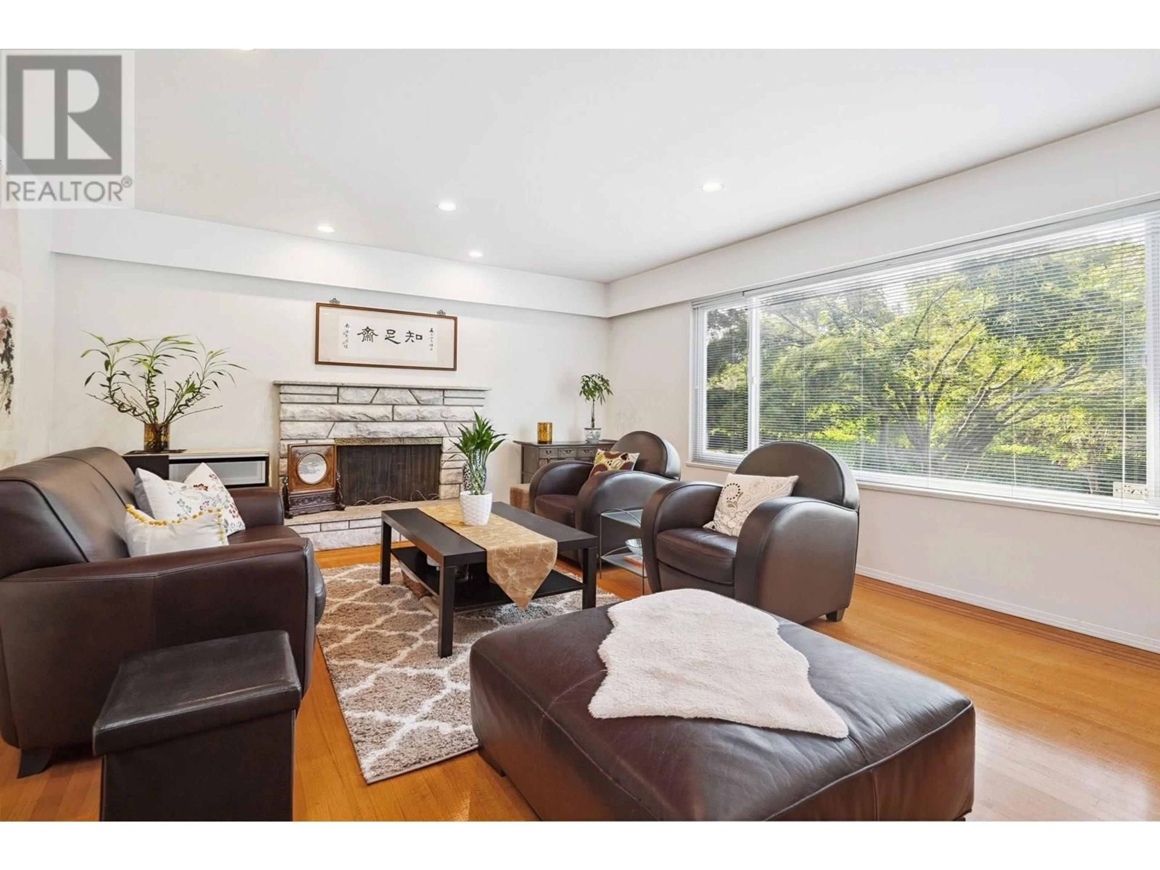 Living room with furniture, wood/laminate floor for 3025 44TH AVENUE, Vancouver British Columbia V6N3K5