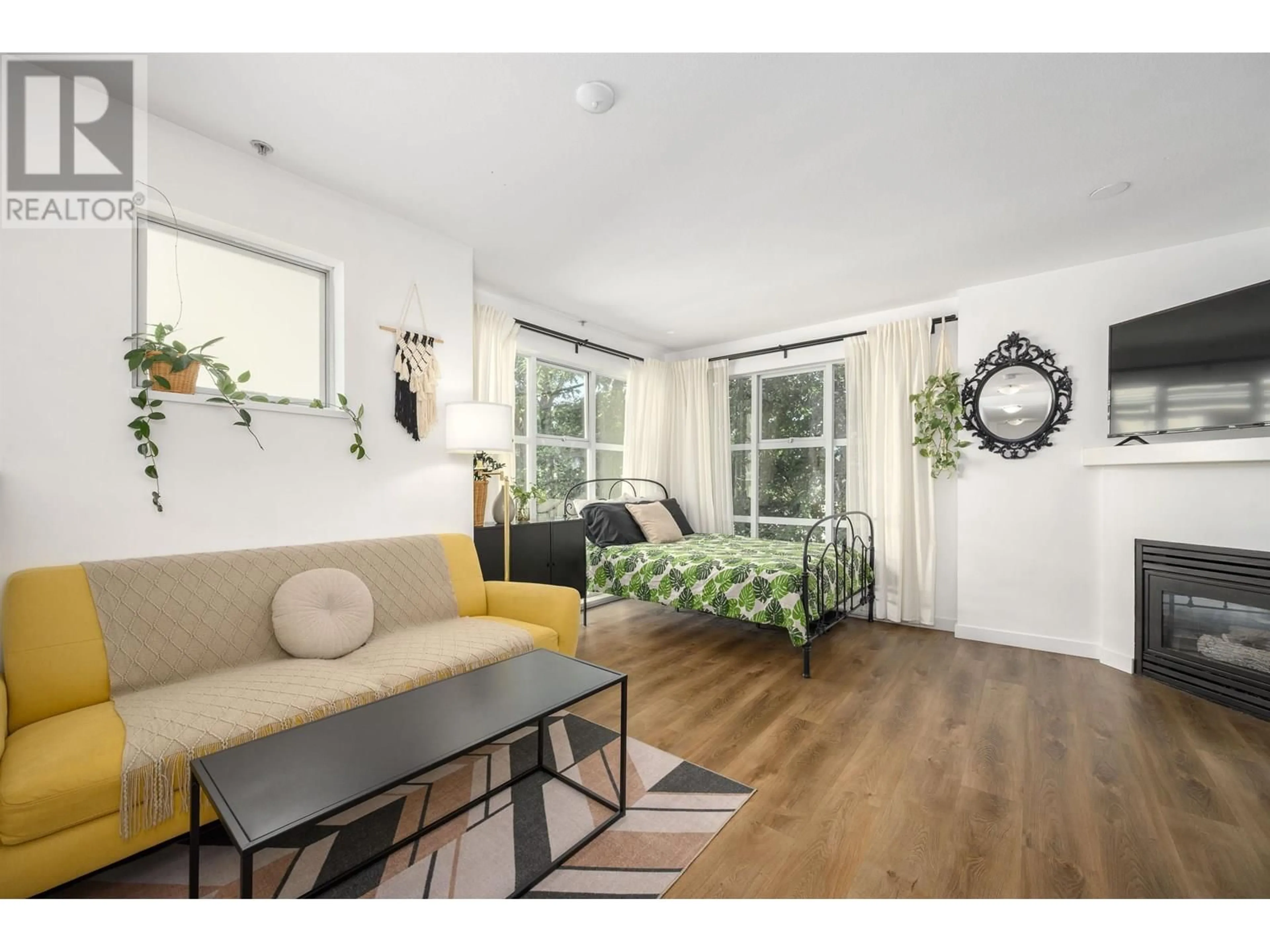 Unknown for 320 - 3150 4TH AVENUE, Vancouver British Columbia V6K1R7