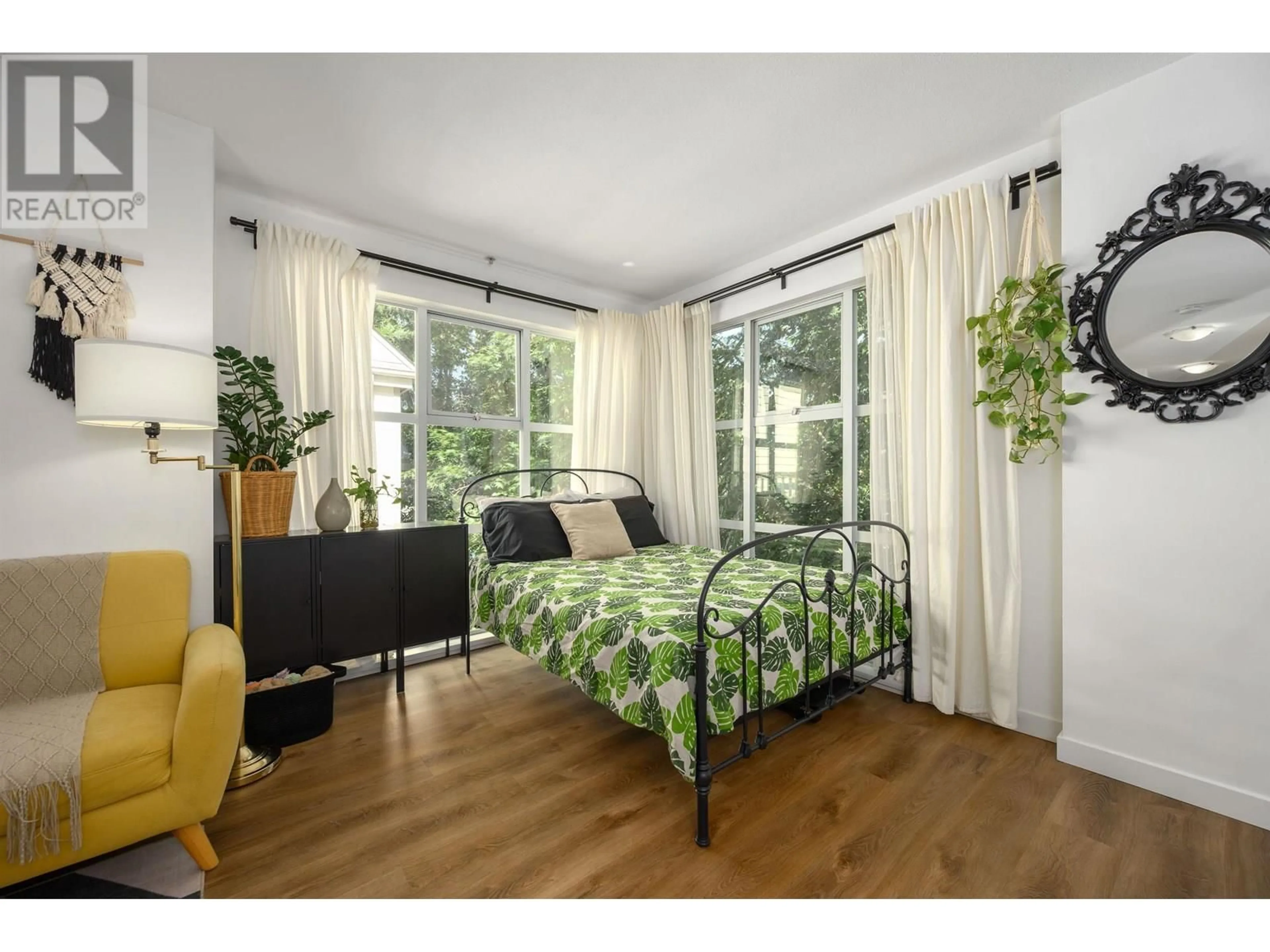 Bedroom with bed, wood/laminate floor for 320 - 3150 4TH AVENUE, Vancouver British Columbia V6K1R7