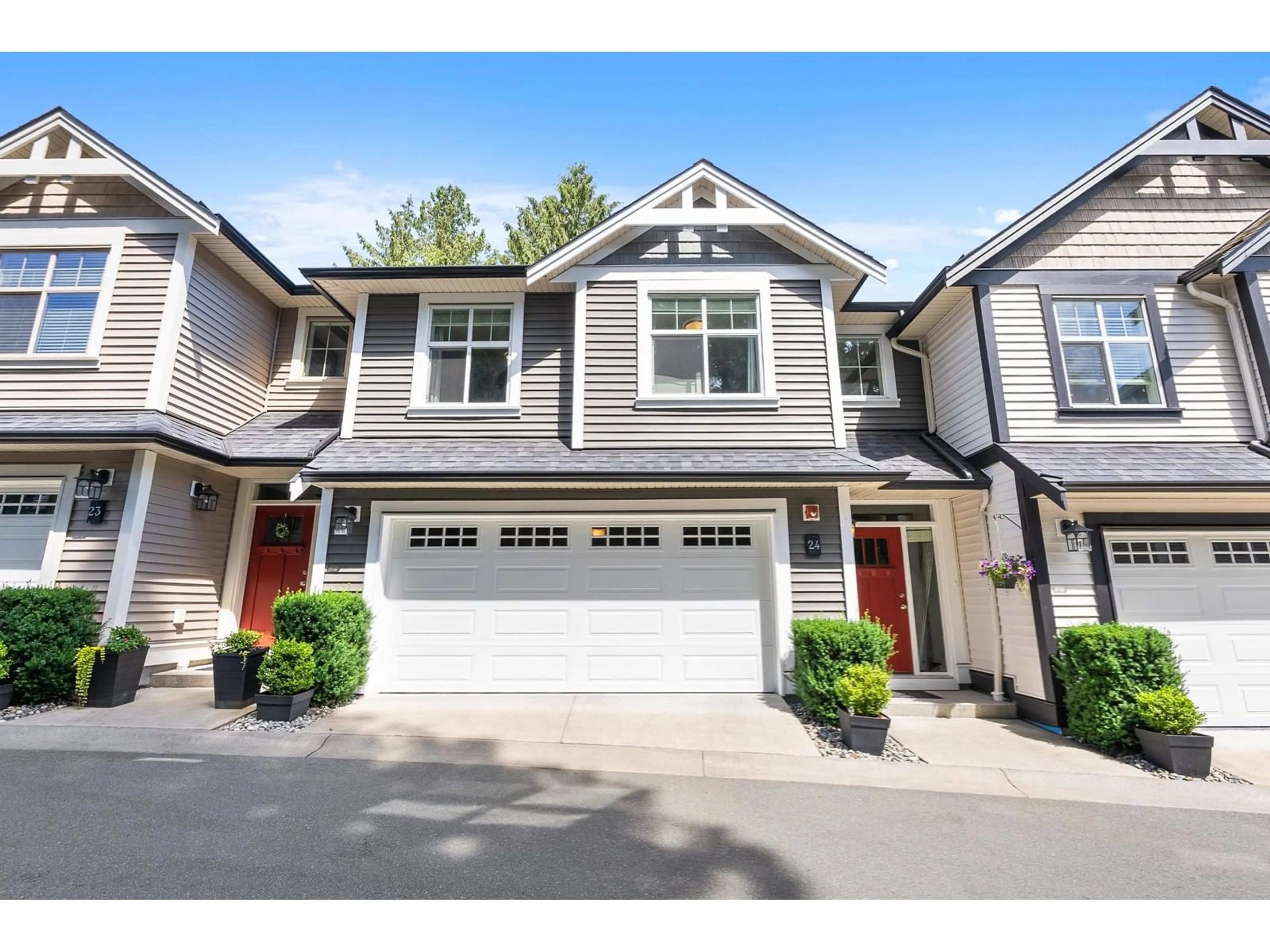 Home with vinyl exterior material, street for 24 - 35298 MARSHALL, Abbotsford British Columbia V3G0E2