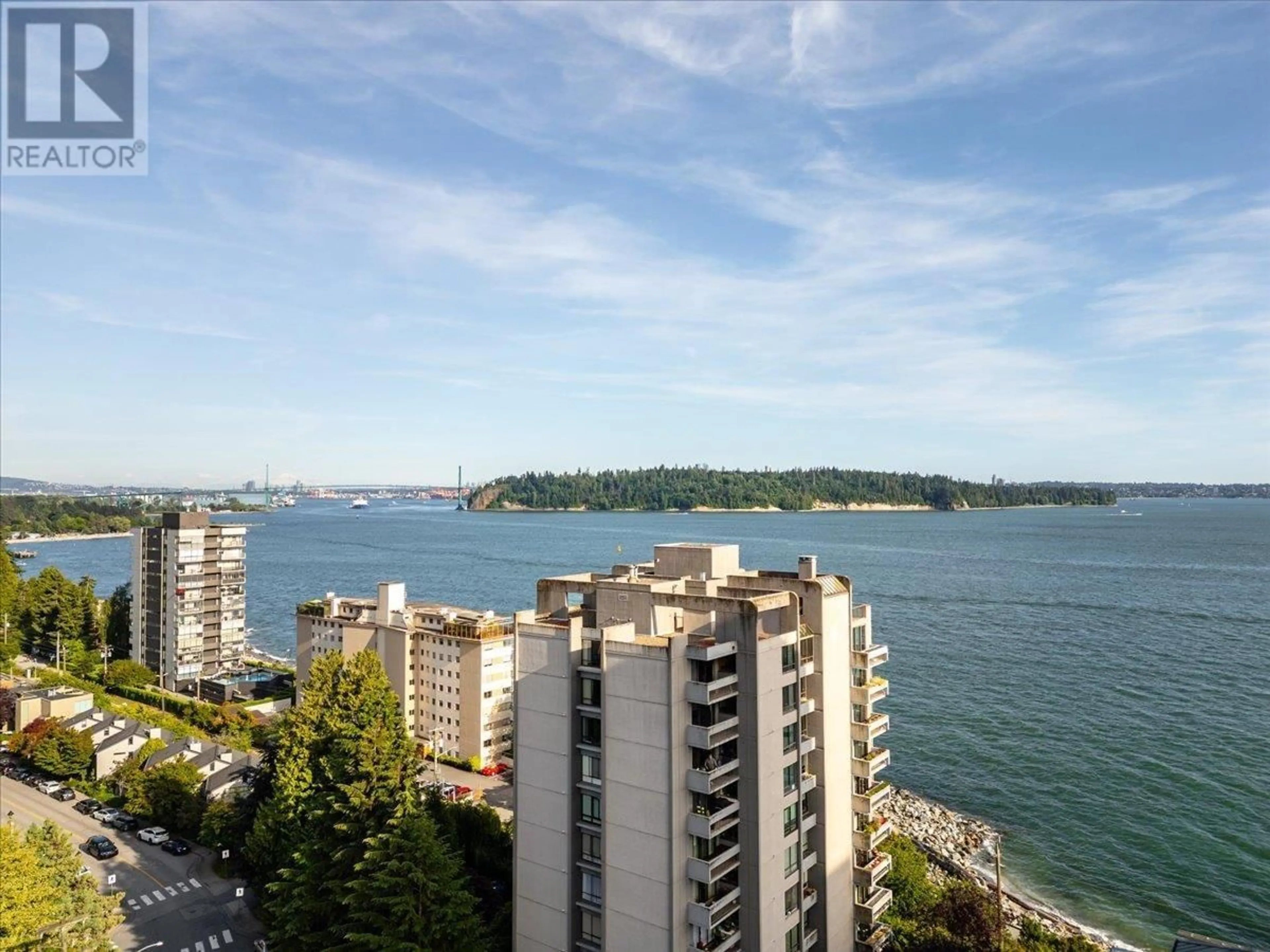 Balcony in the apartment, water/lake/river/ocean view for 202 - 1930 BELLEVUE AVENUE, West Vancouver British Columbia V7V1B5