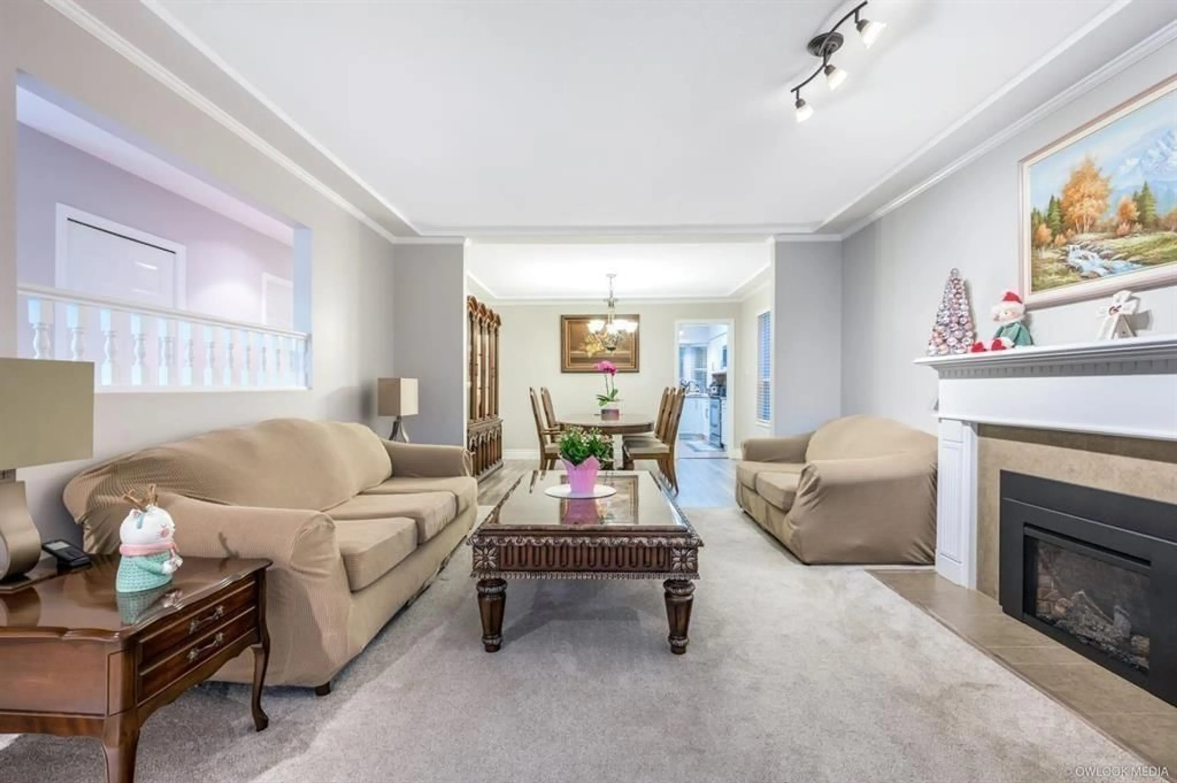 Living room with furniture, unknown for 6077 BOUNDARY WEST, Surrey British Columbia V3X2A7