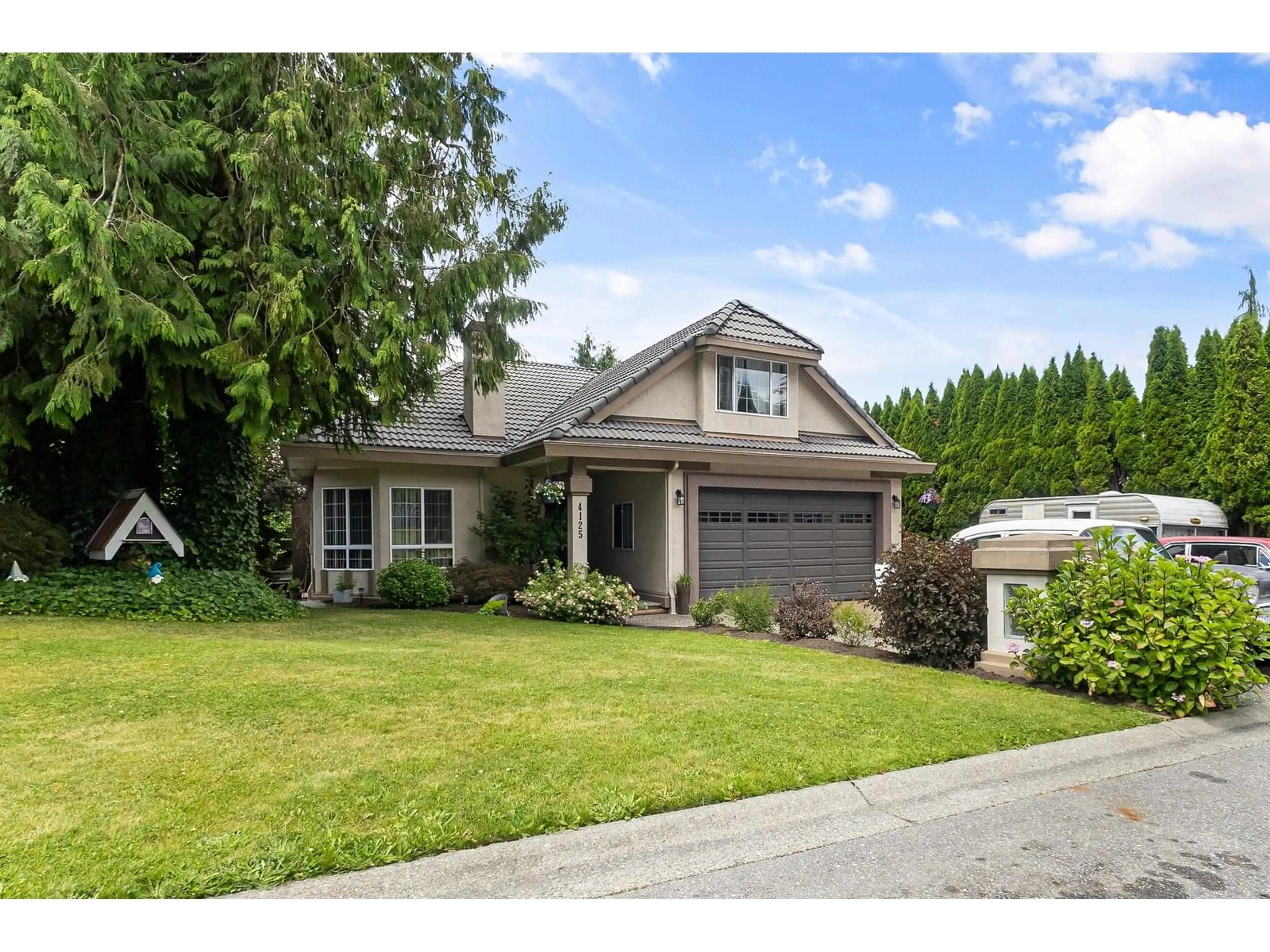 Home with vinyl exterior material, street for 4125 BELANGER, Abbotsford British Columbia V3G1K3