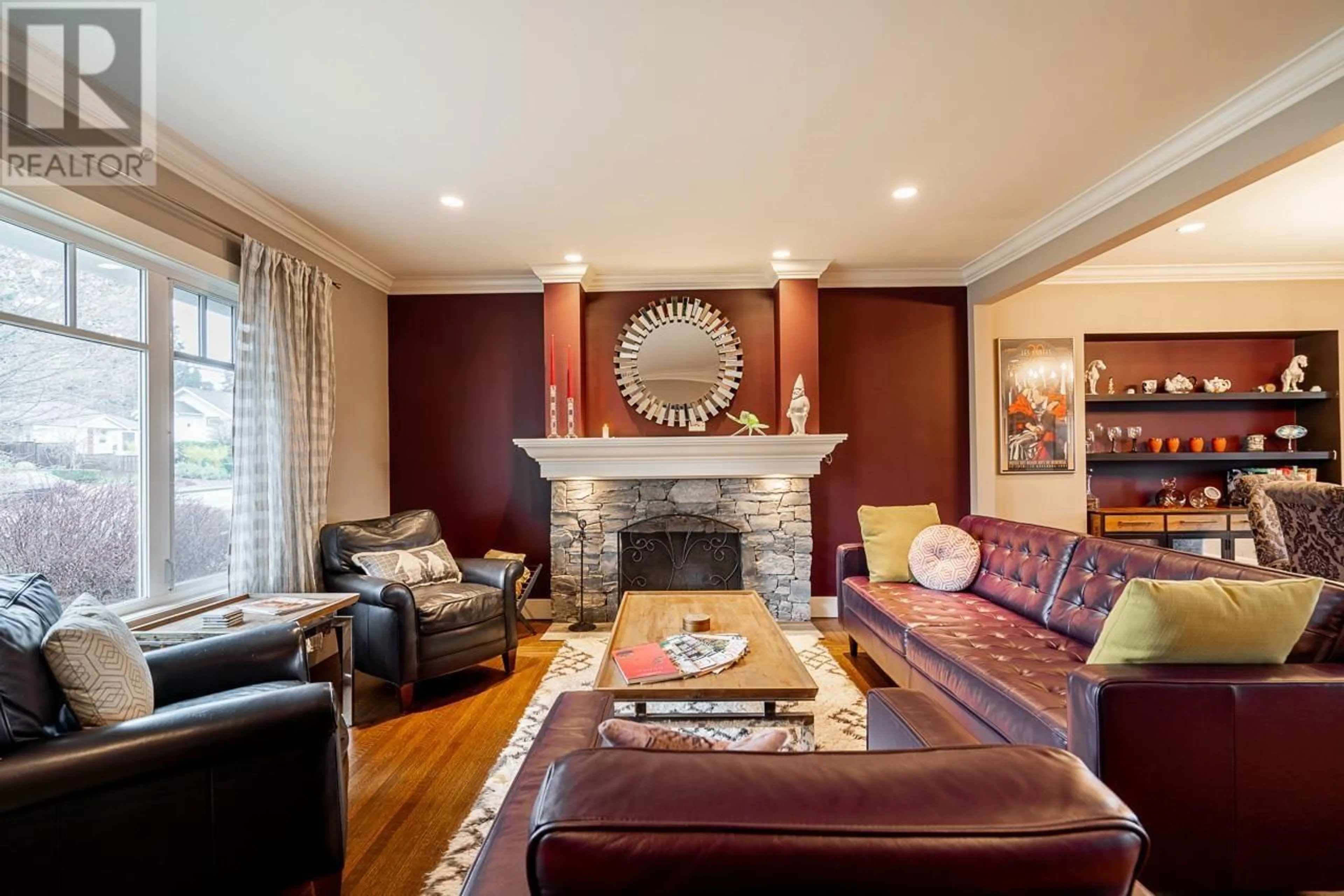 Living room with furniture, unknown for 613 7TH STREET, North Vancouver British Columbia V7L1S5
