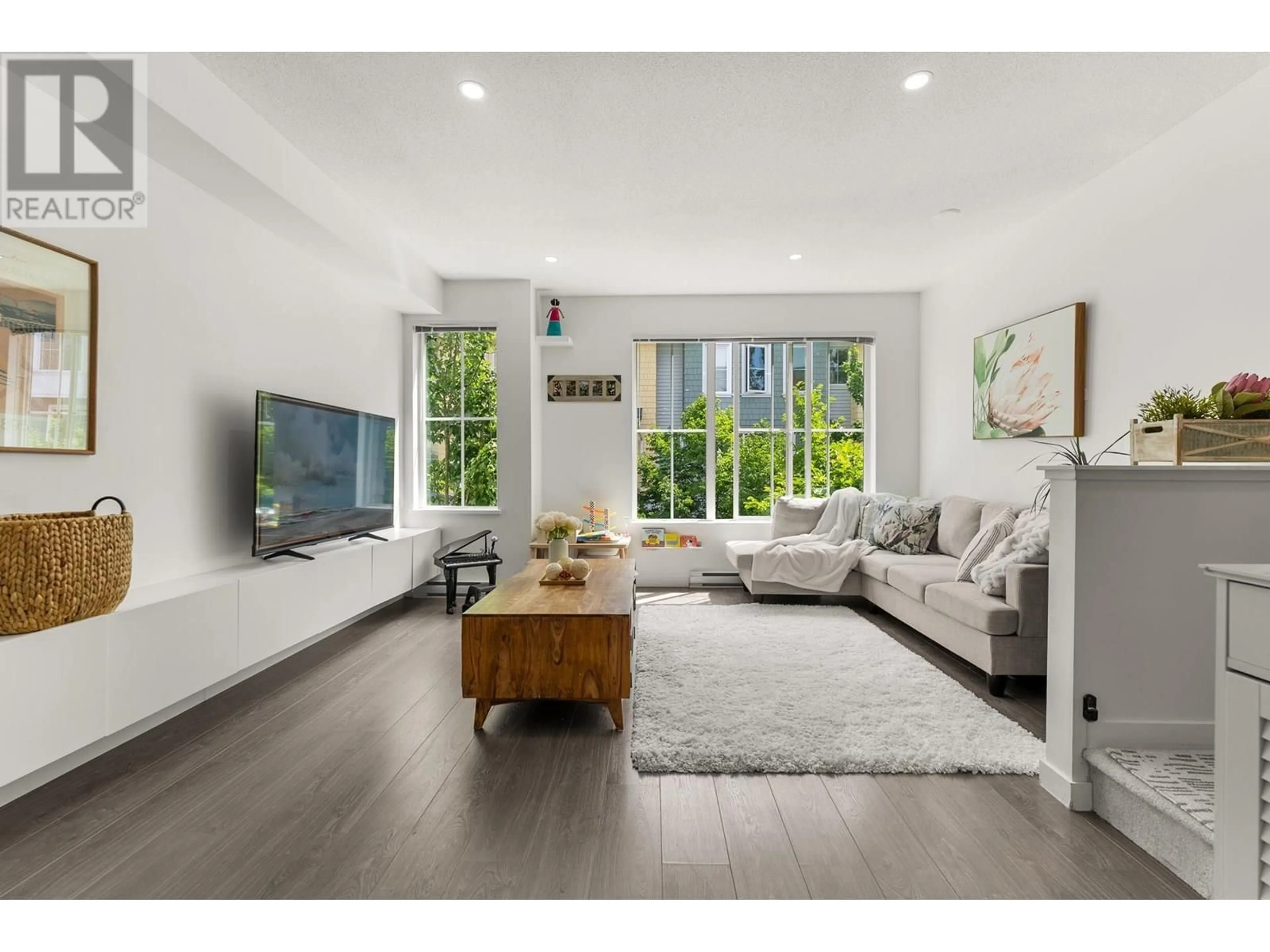 Living room with furniture, wood/laminate floor for 98 - 5550 ADMIRAL WAY, Ladner British Columbia V4K0C4