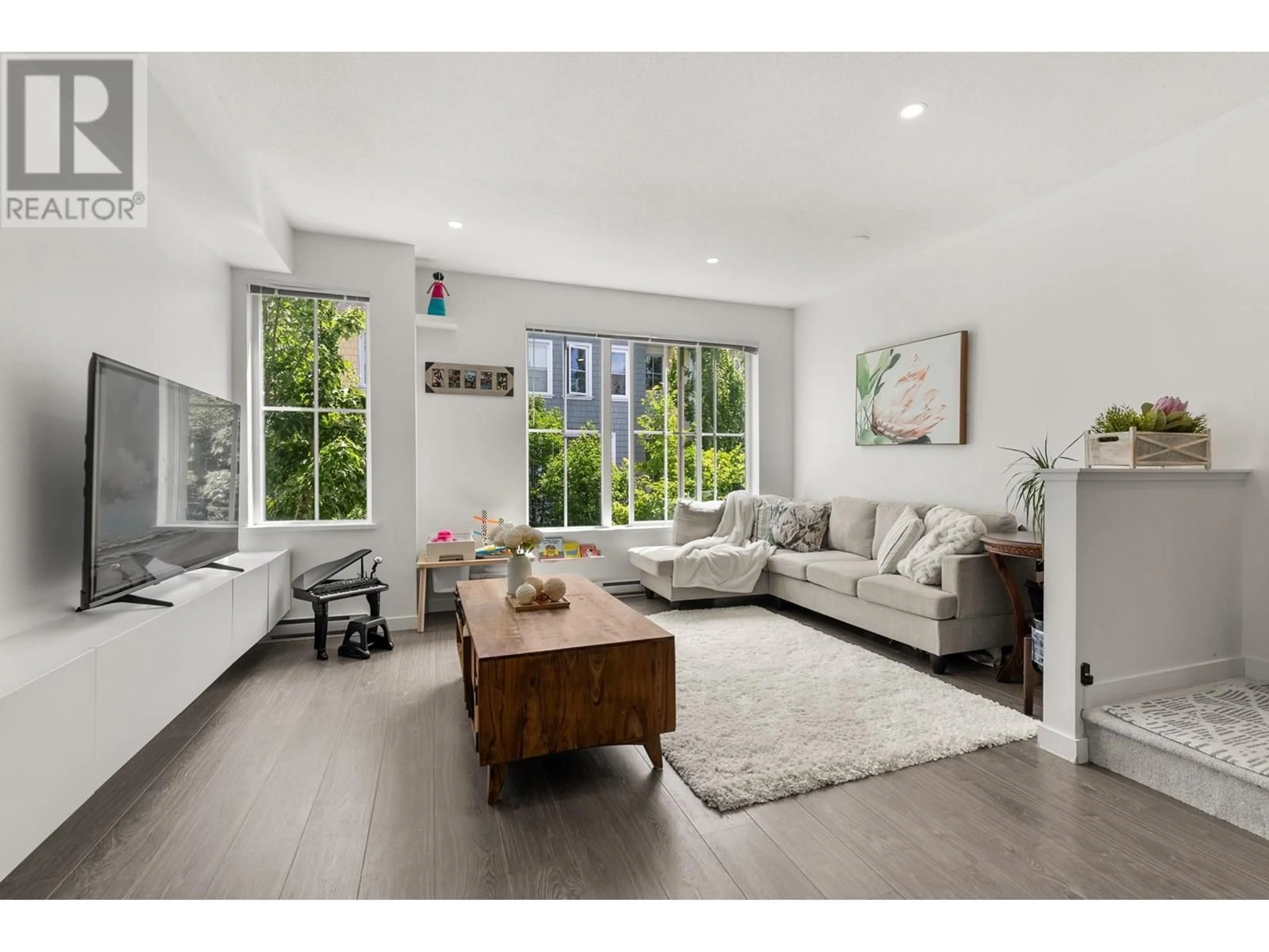 Living room with furniture, unknown for 98 - 5550 ADMIRAL WAY, Ladner British Columbia V4K0C4