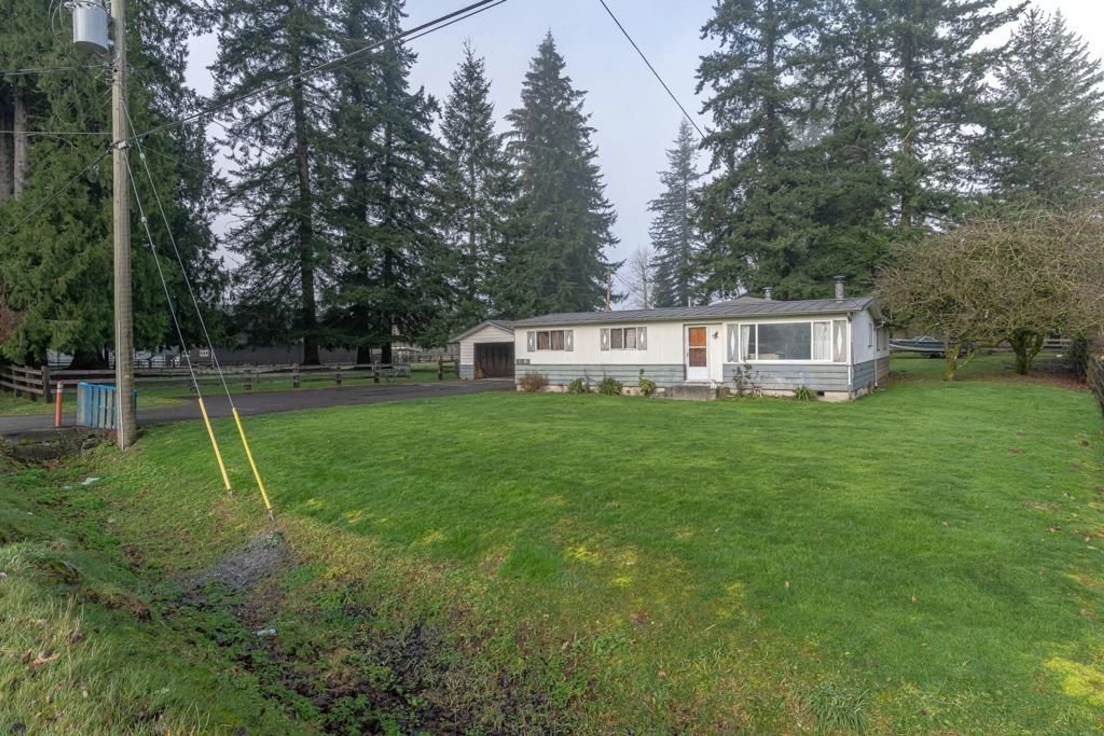 A pic from outside/outdoor area/front of a property/back of a property/a pic from drone, unknown for 26267 64, Langley British Columbia V4W1M3