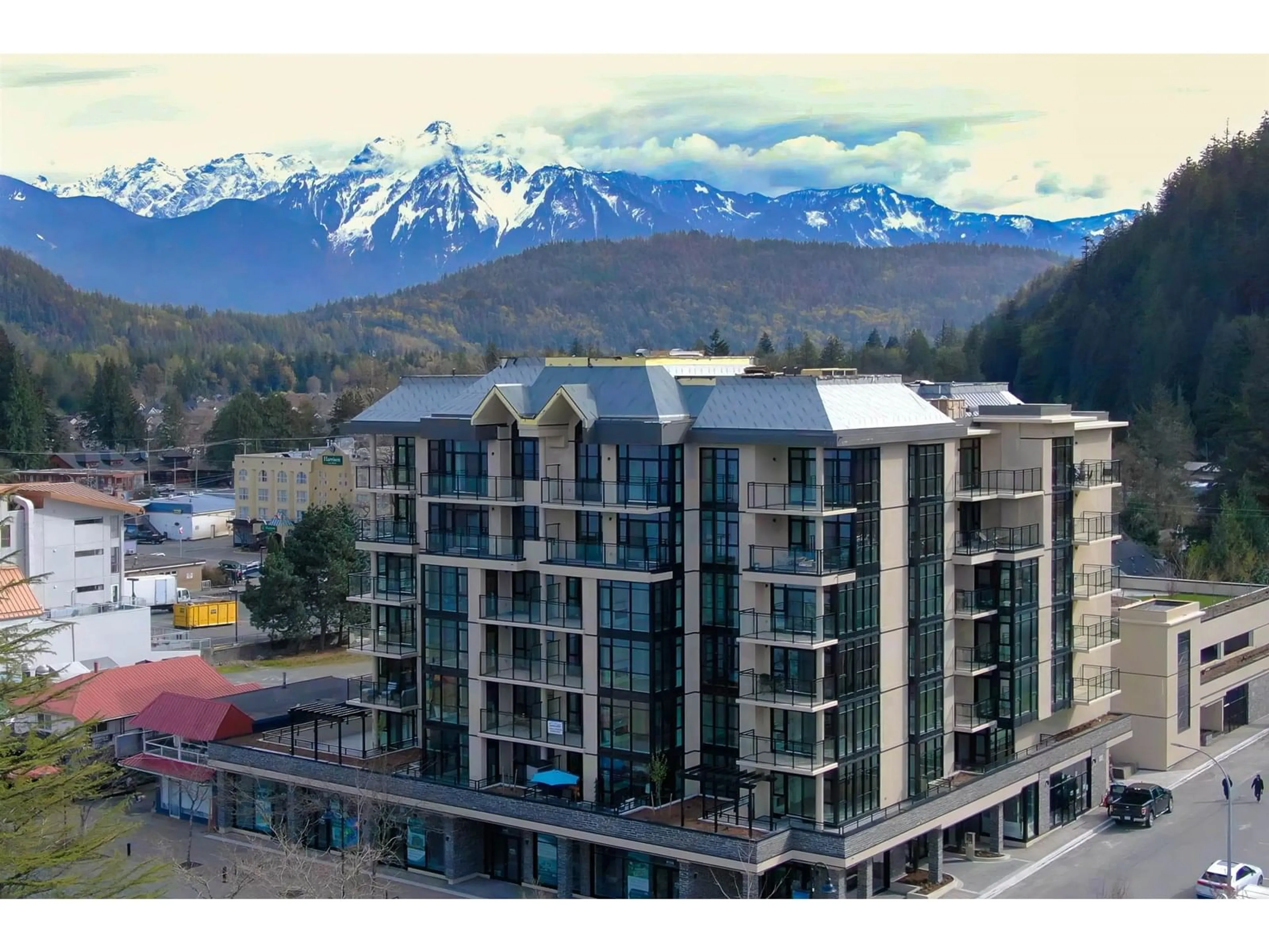 A pic from outside/outdoor area/front of a property/back of a property/a pic from drone, mountain view for 704 - 120 ESPLANADE AVENUE, Harrison Hot Springs British Columbia V0M1K0