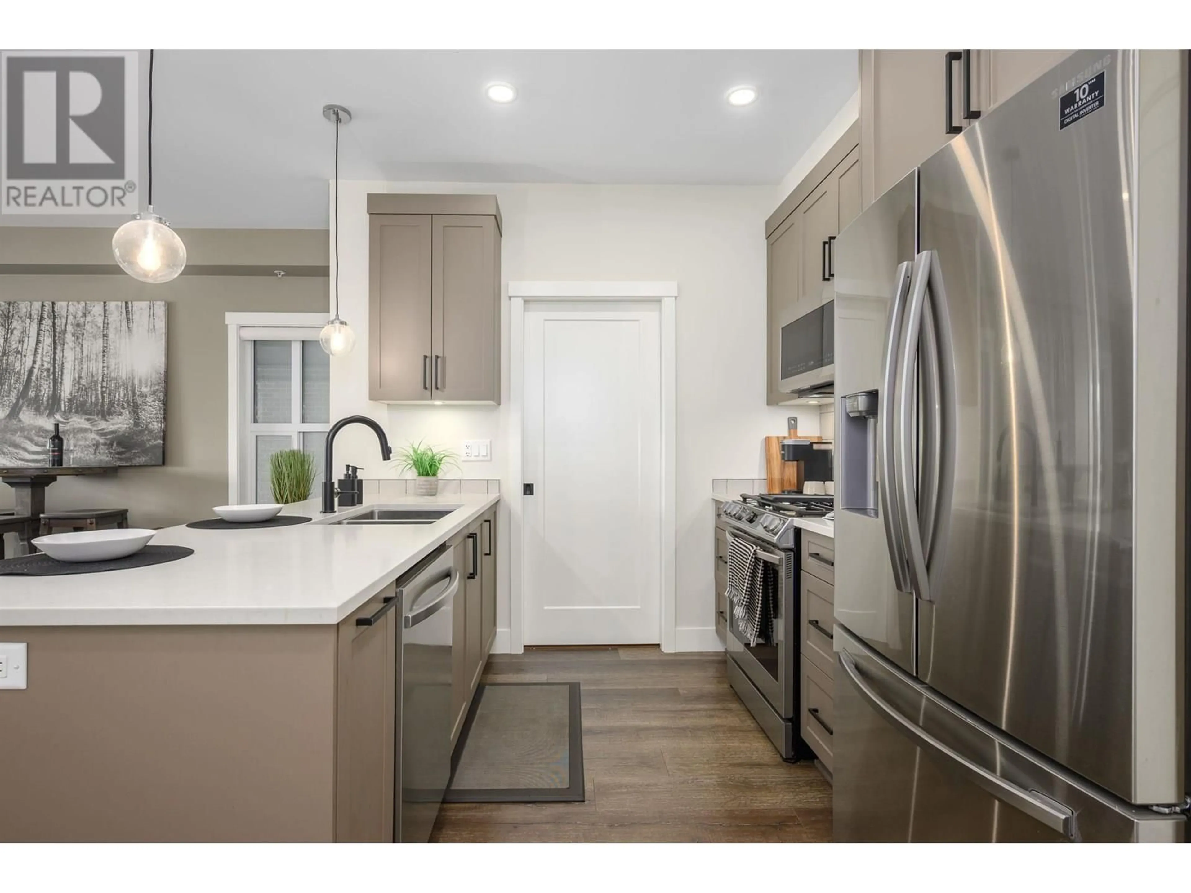 Open concept kitchen, unknown for 204 - 22638 119 AVENUE, Maple Ridge British Columbia V2X4L1