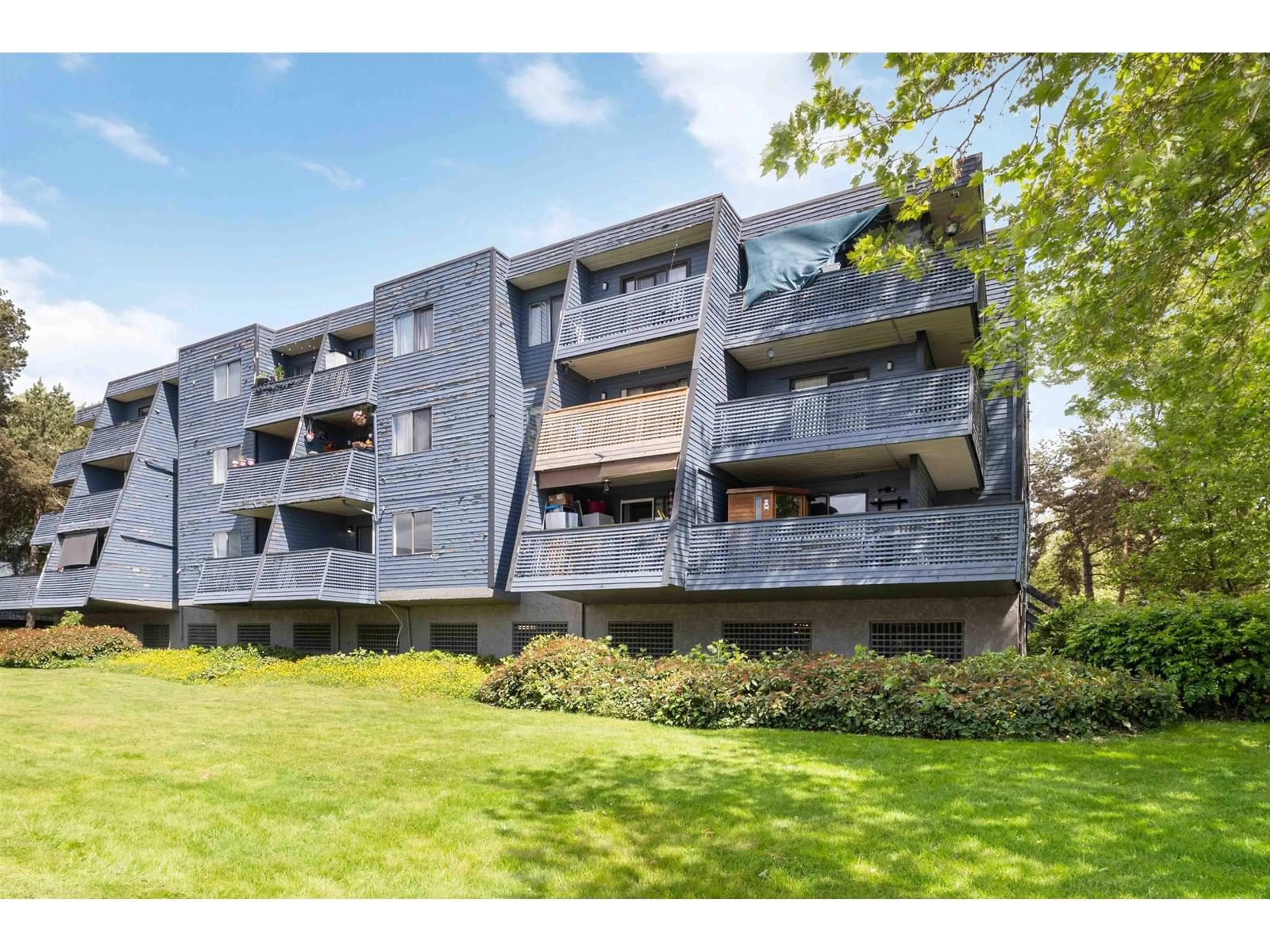 A pic from outside/outdoor area/front of a property/back of a property/a pic from drone, building for 104 - 17661 58A, Surrey British Columbia V3S1N4