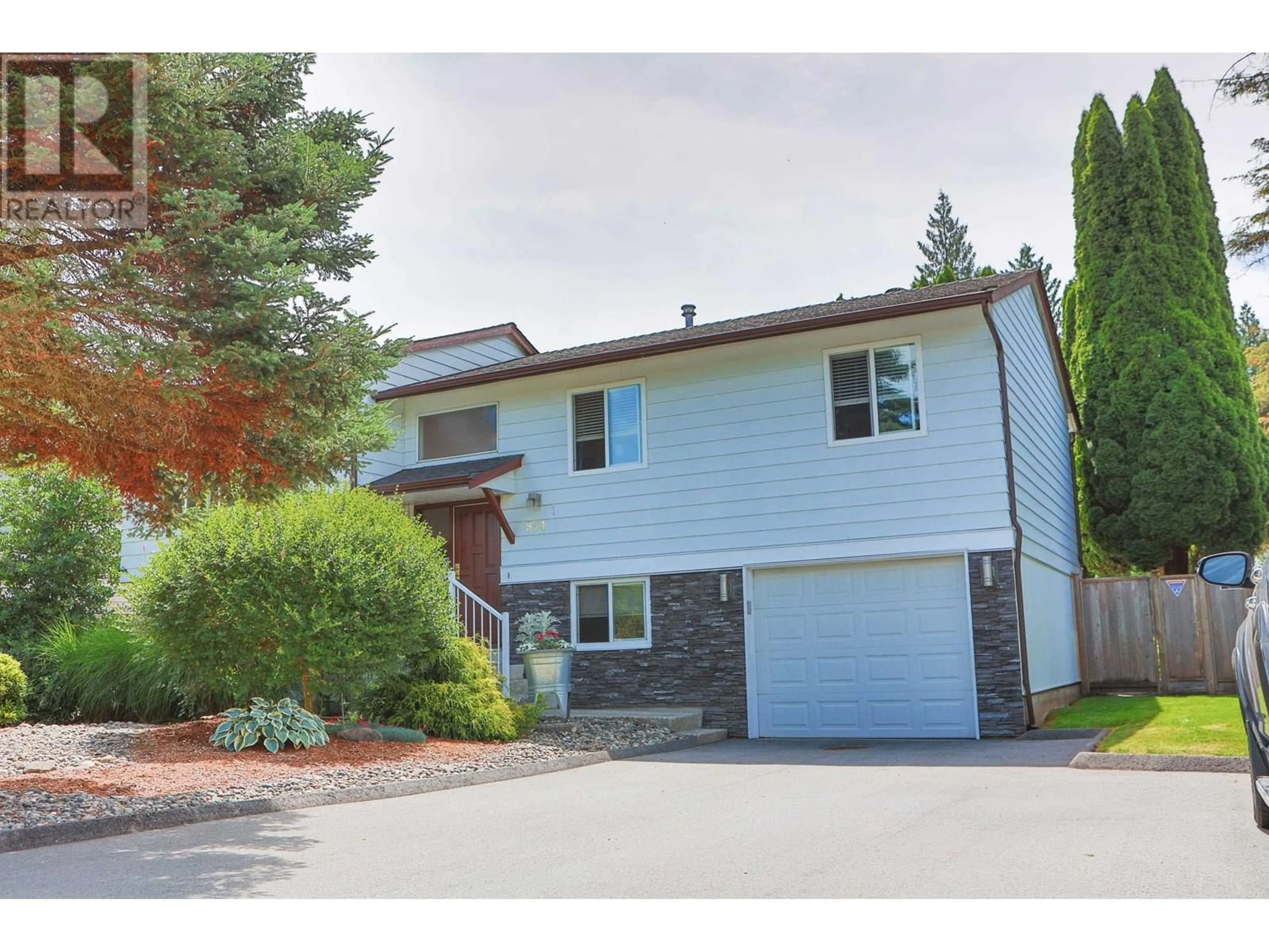 Home with vinyl exterior material, street for 954 LINCOLN AVENUE, Port Coquitlam British Columbia V3B5L3