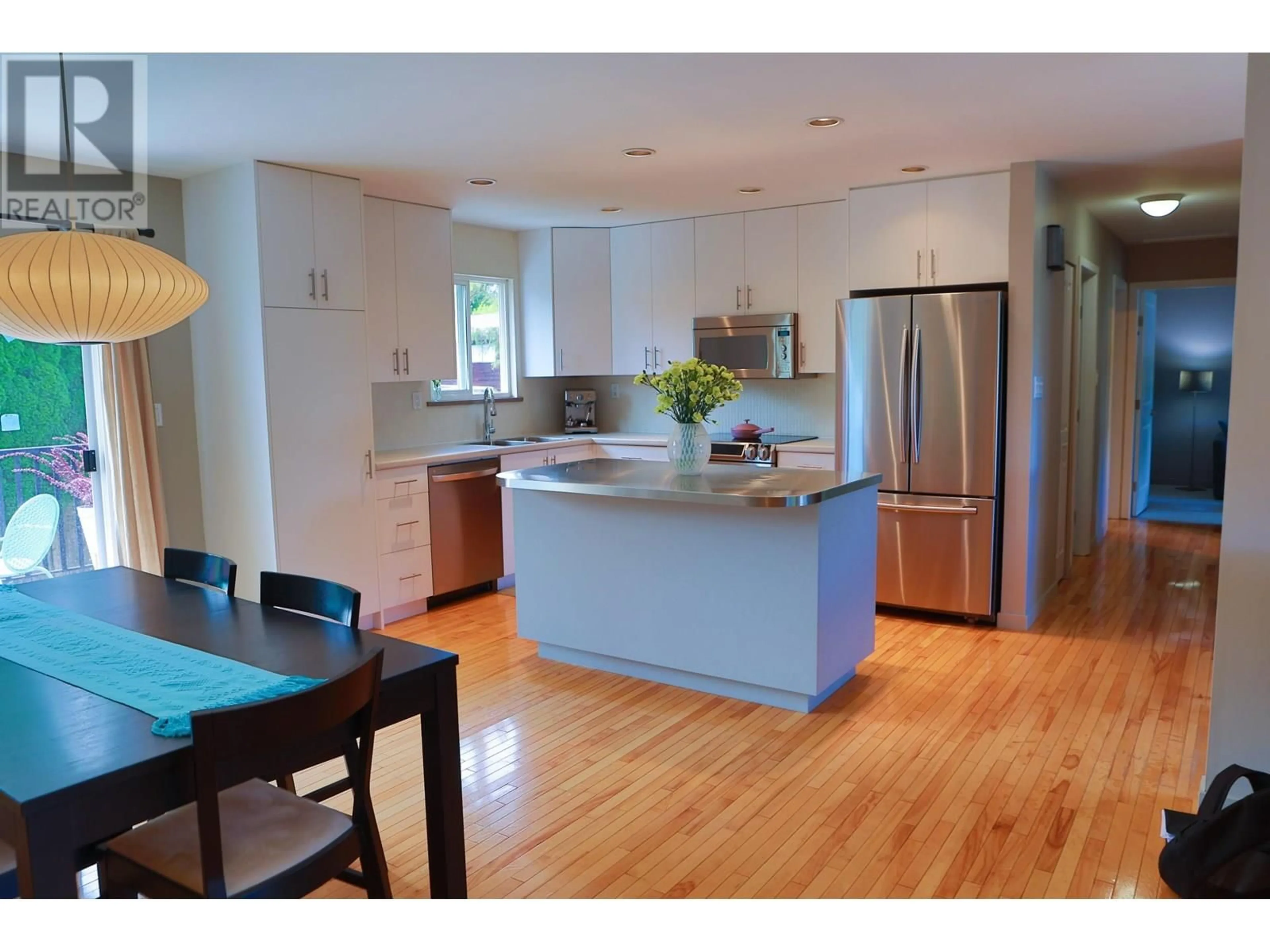 Open concept kitchen, wood/laminate floor for 954 LINCOLN AVENUE, Port Coquitlam British Columbia V3B5L3