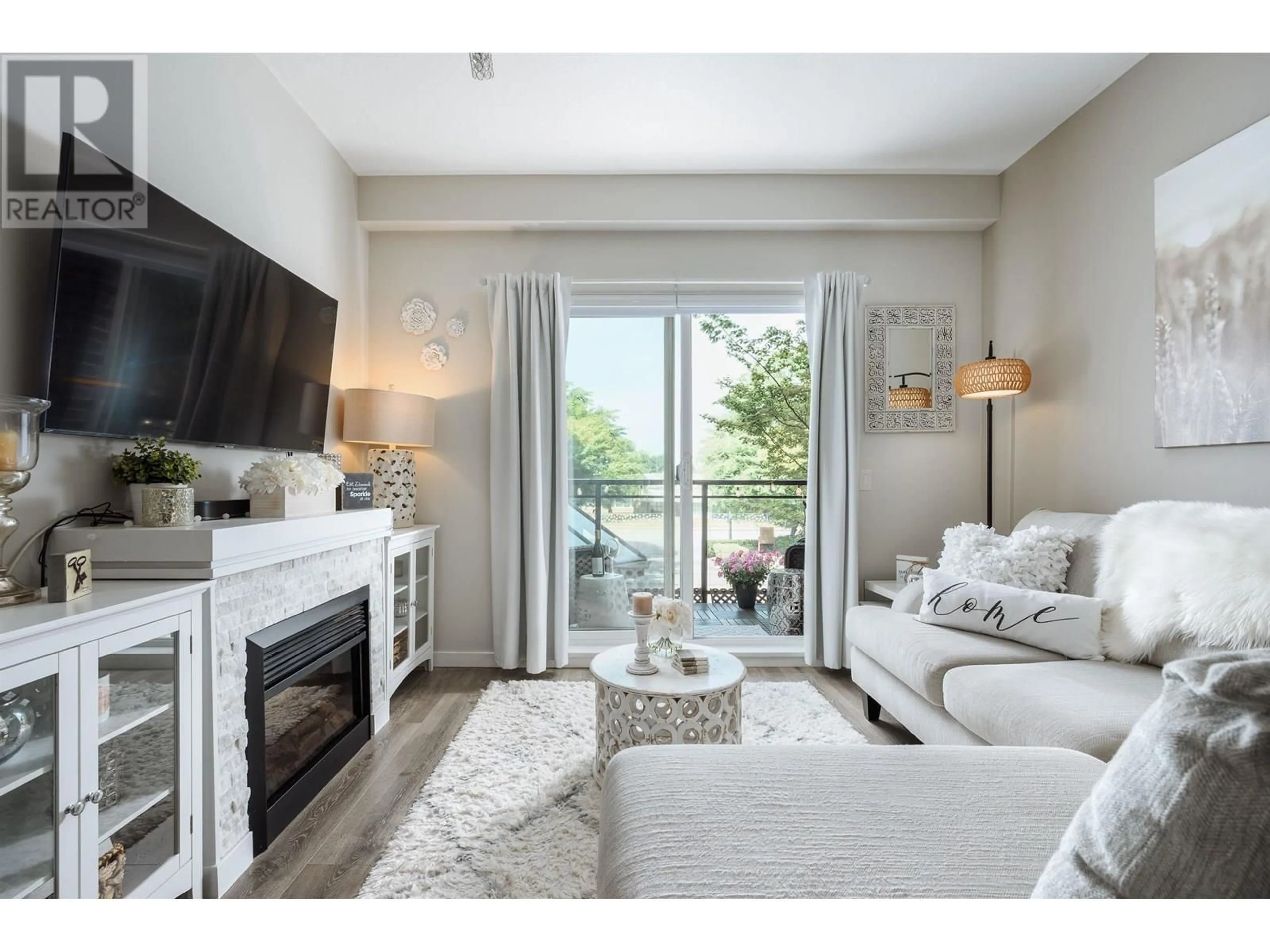 Living room with furniture, wood/laminate floor for 215 - 11950 HARRIS ROAD, Pitt Meadows British Columbia V3Y0B7